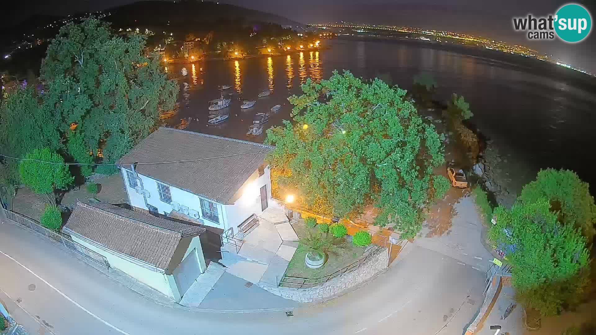 Spletna kamera pristanišče Ika – Pogled v živo na pristanišče in luči Opatije