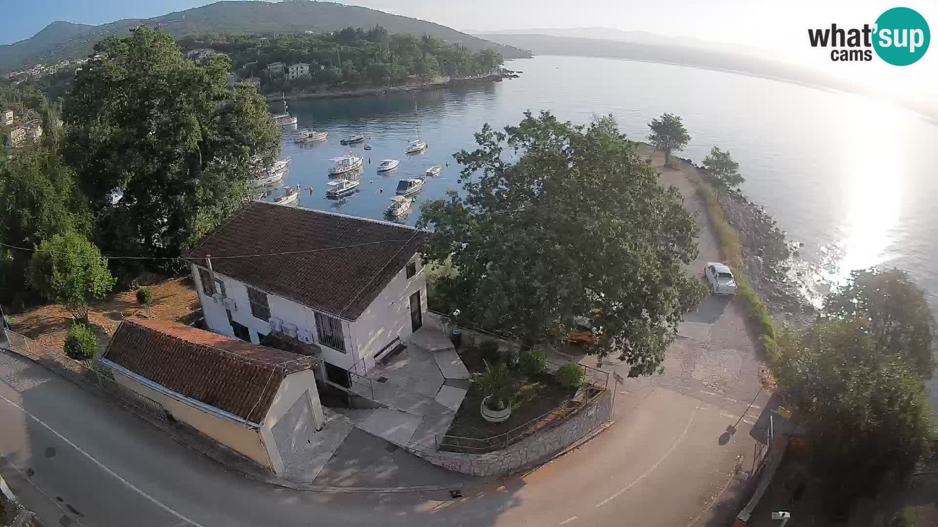 Spletna kamera pristanišče Ika – Pogled v živo na pristanišče in luči Opatije