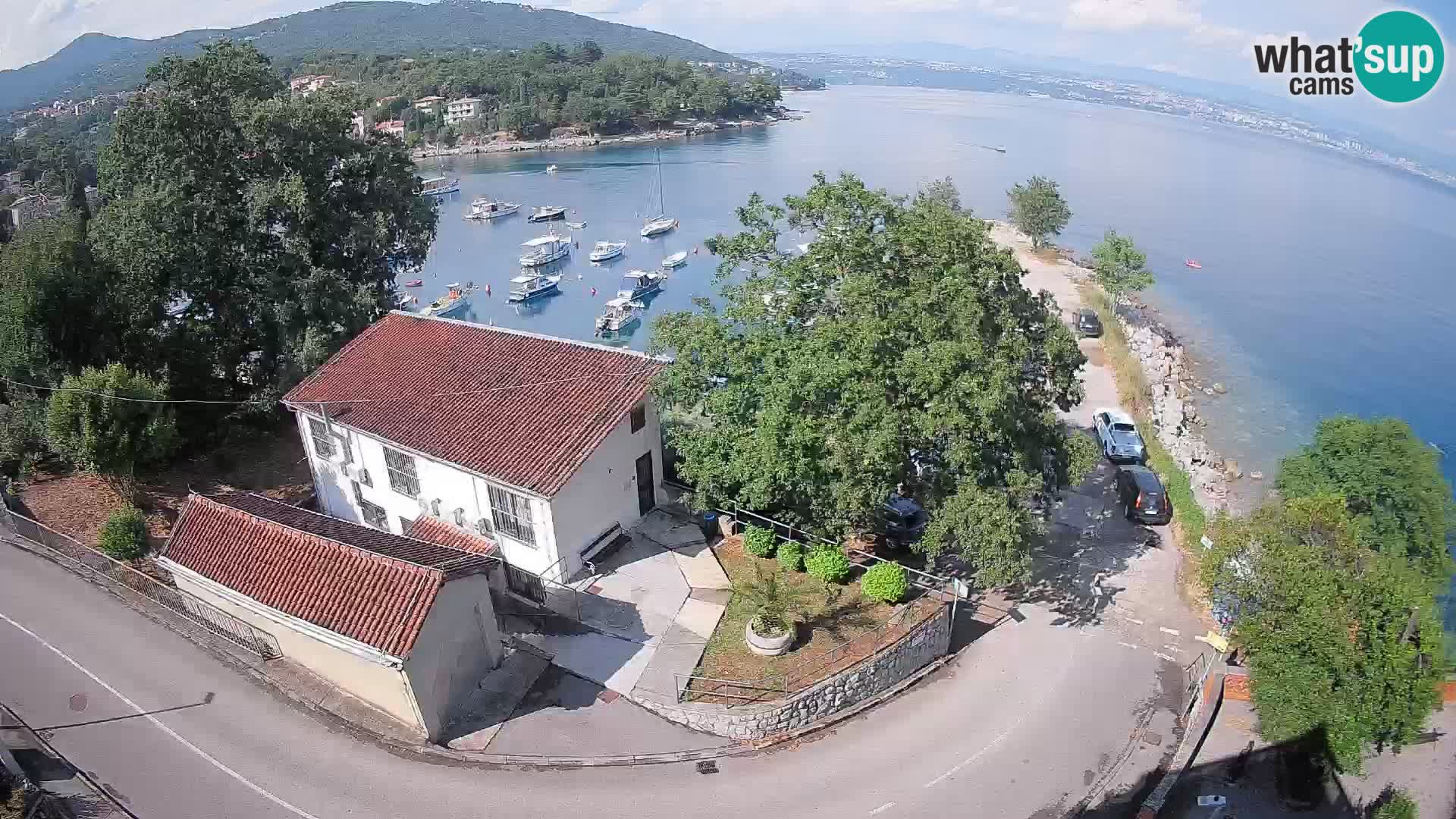 Spletna kamera pristanišče Ika – Pogled v živo na pristanišče in luči Opatije