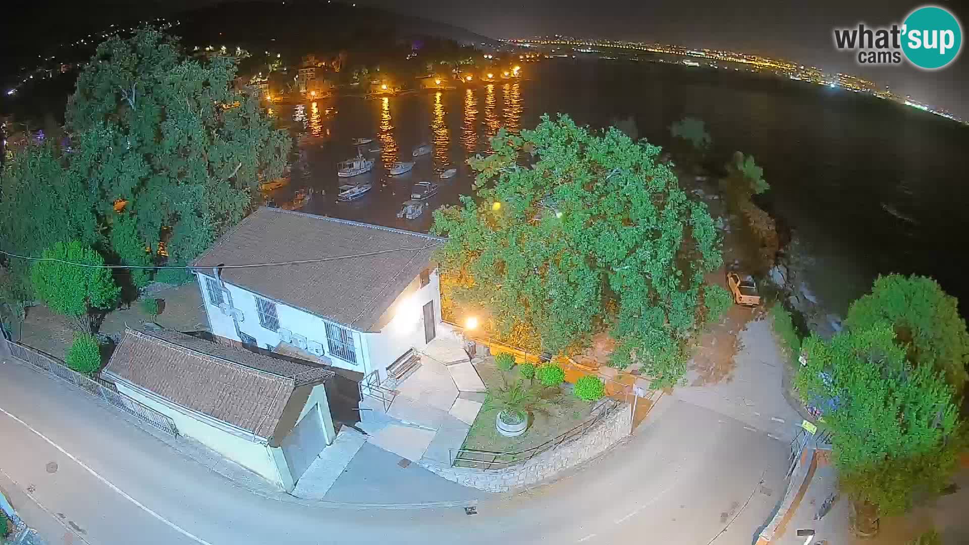 Spletna kamera pristanišče Ika – Pogled v živo na pristanišče in luči Opatije