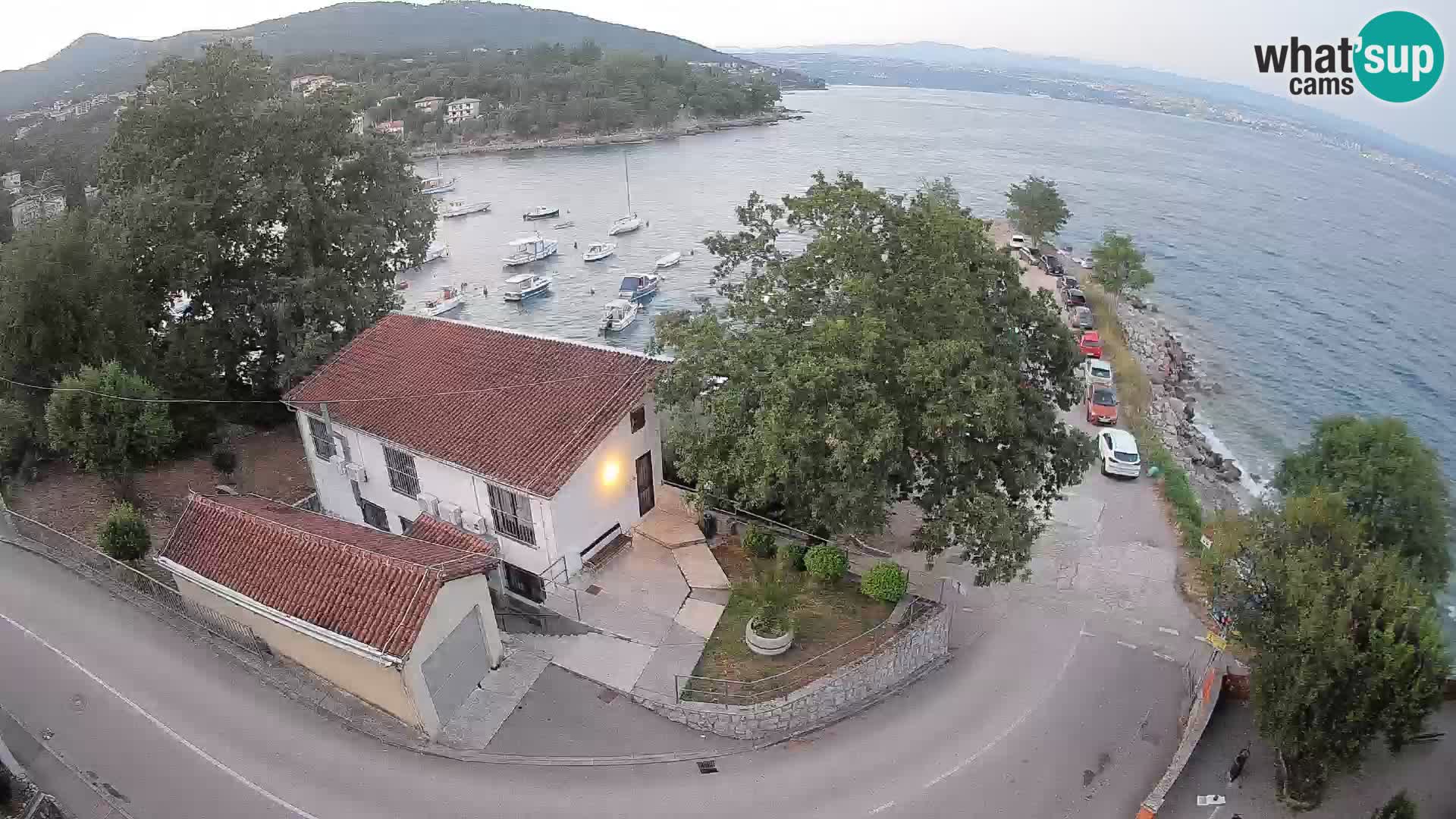 Spletna kamera pristanišče Ika – Pogled v živo na pristanišče in luči Opatije