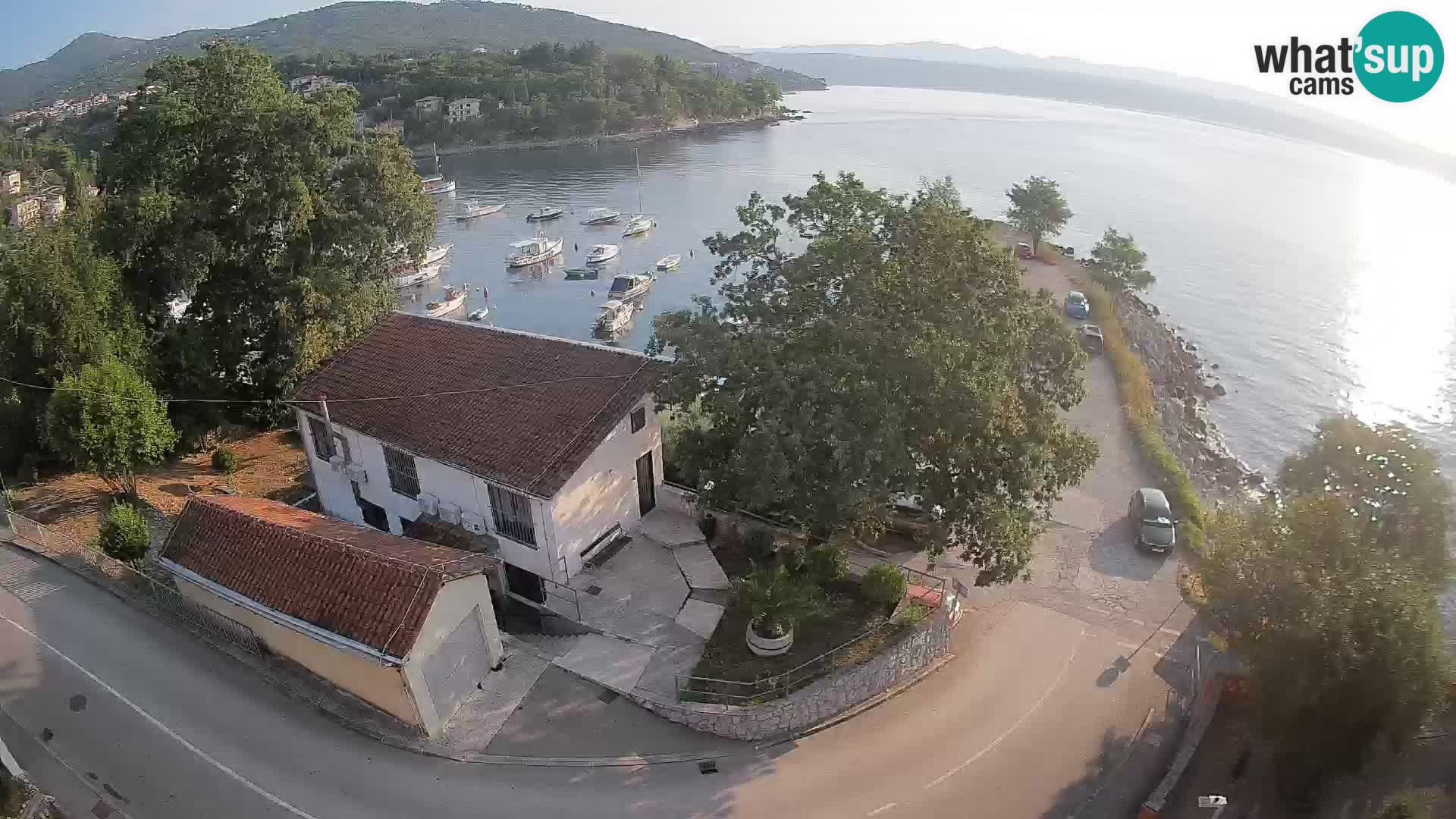 Spletna kamera pristanišče Ika – Pogled v živo na pristanišče in luči Opatije