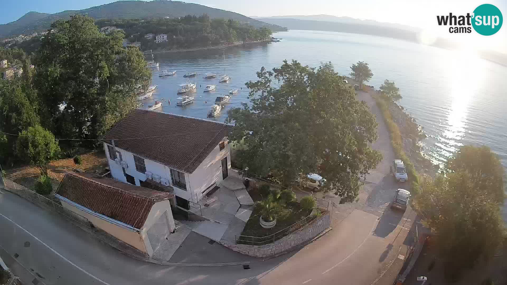 Web kamera luka Ika – Pogled uživo na luku i svjetla Opatije