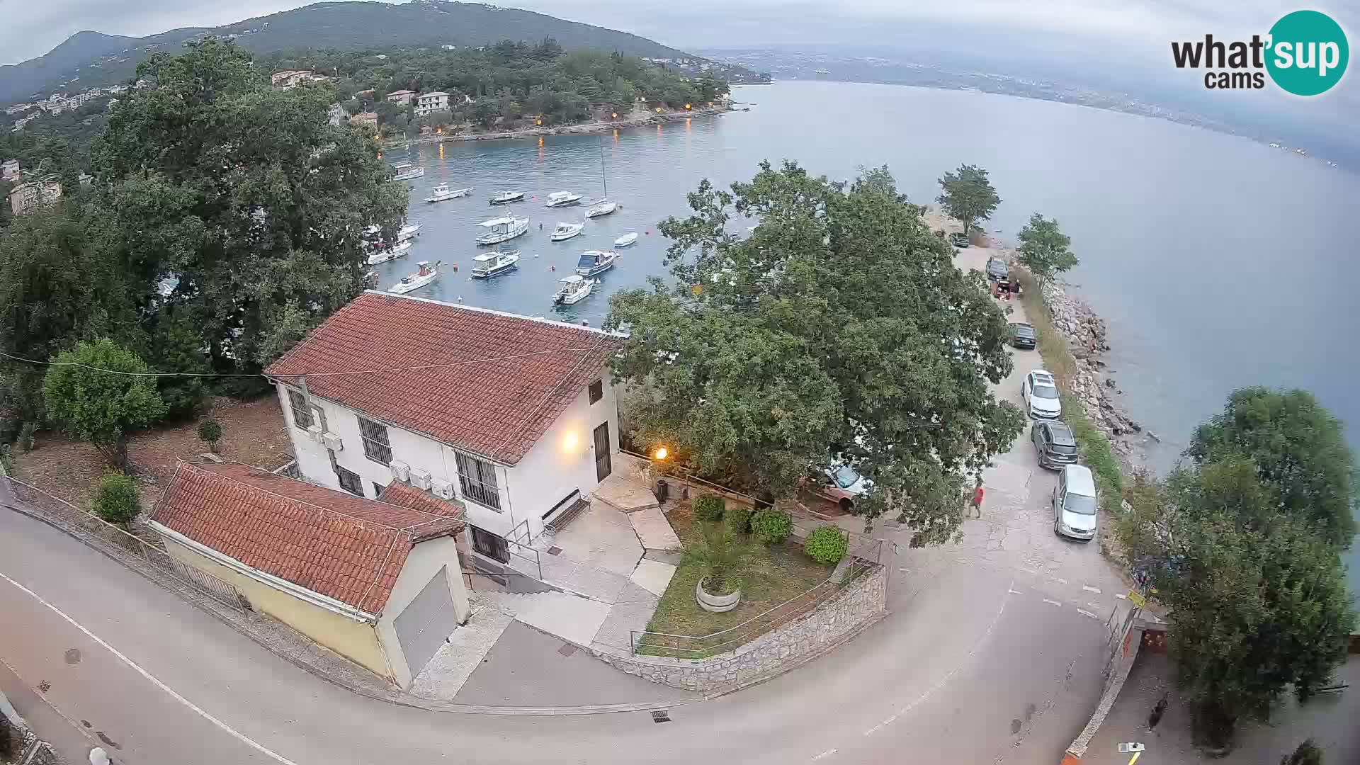 Web kamera luka Ika – Pogled uživo na luku i svjetla Opatije