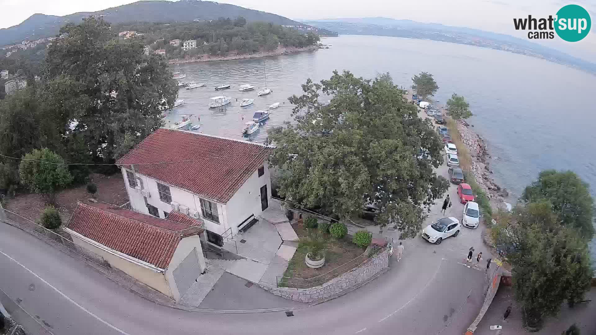 Web kamera luka Ika – Pogled uživo na luku i svjetla Opatije