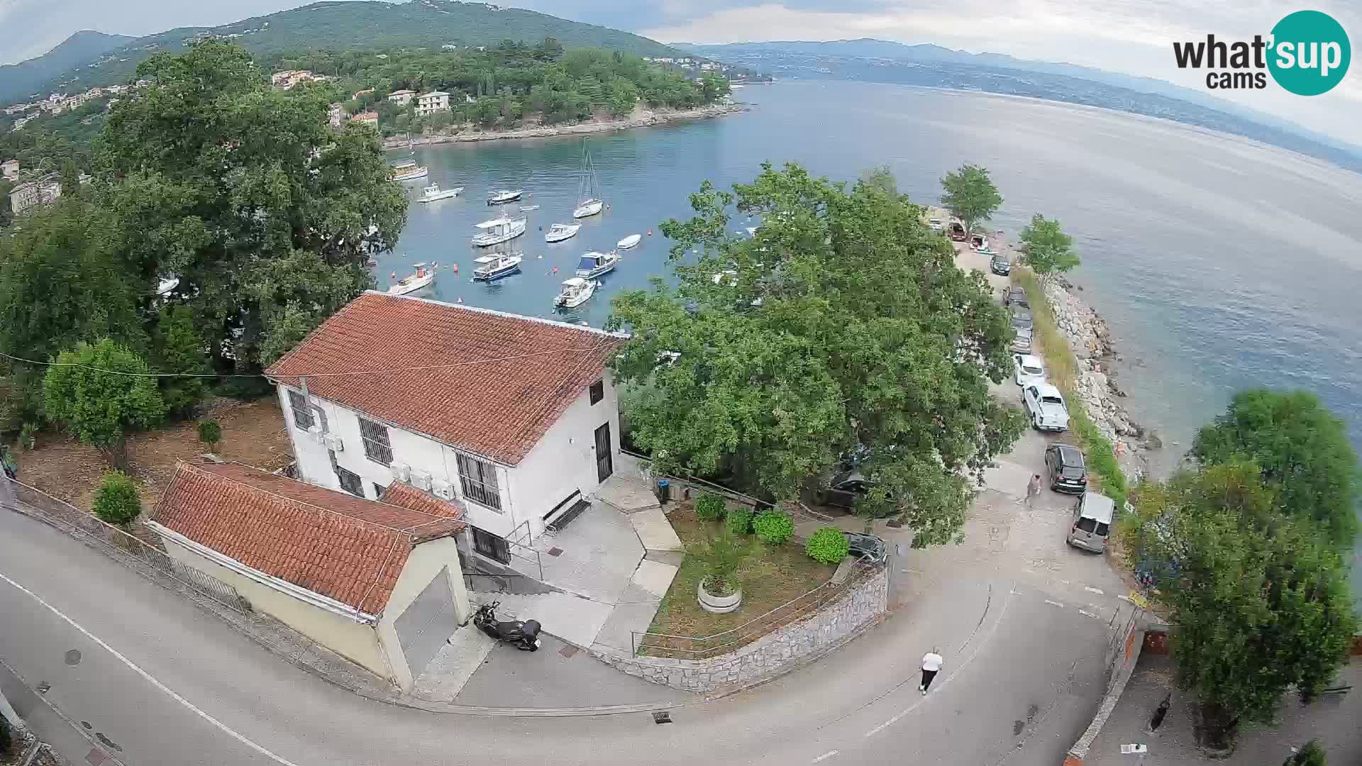 Spletna kamera pristanišče Ika – Pogled v živo na pristanišče in luči Opatije