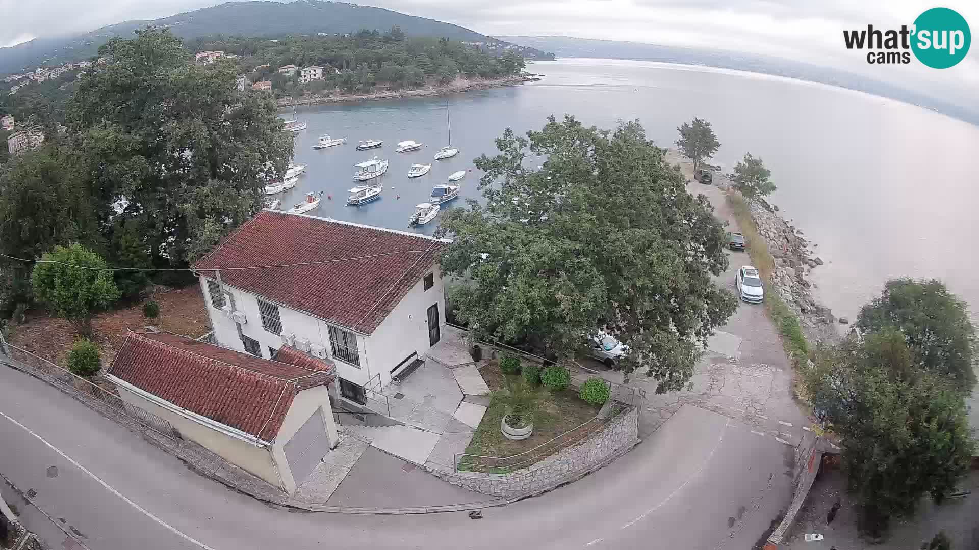 Spletna kamera pristanišče Ika – Pogled v živo na pristanišče in luči Opatije