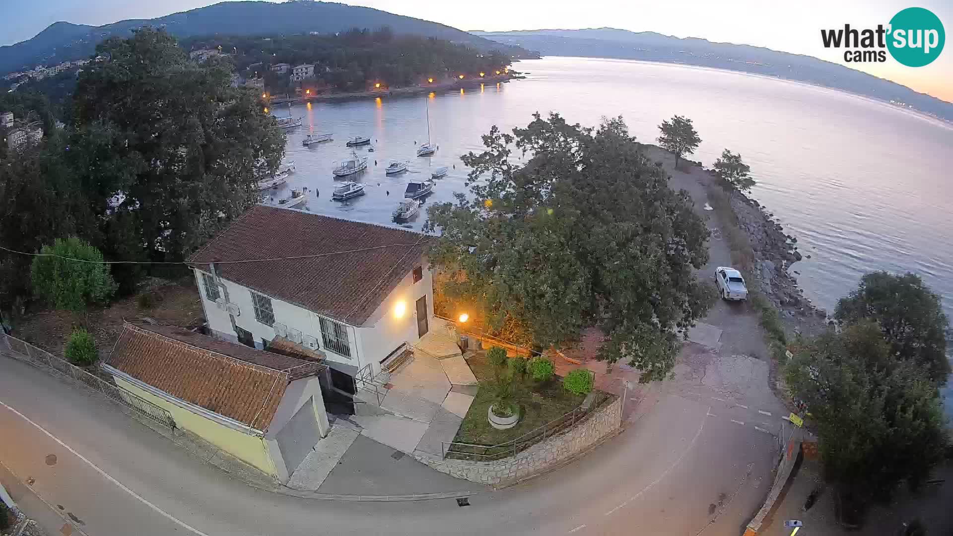 Ika Harbor Webcam – LIVE View of the Harbor and Opatija Lights