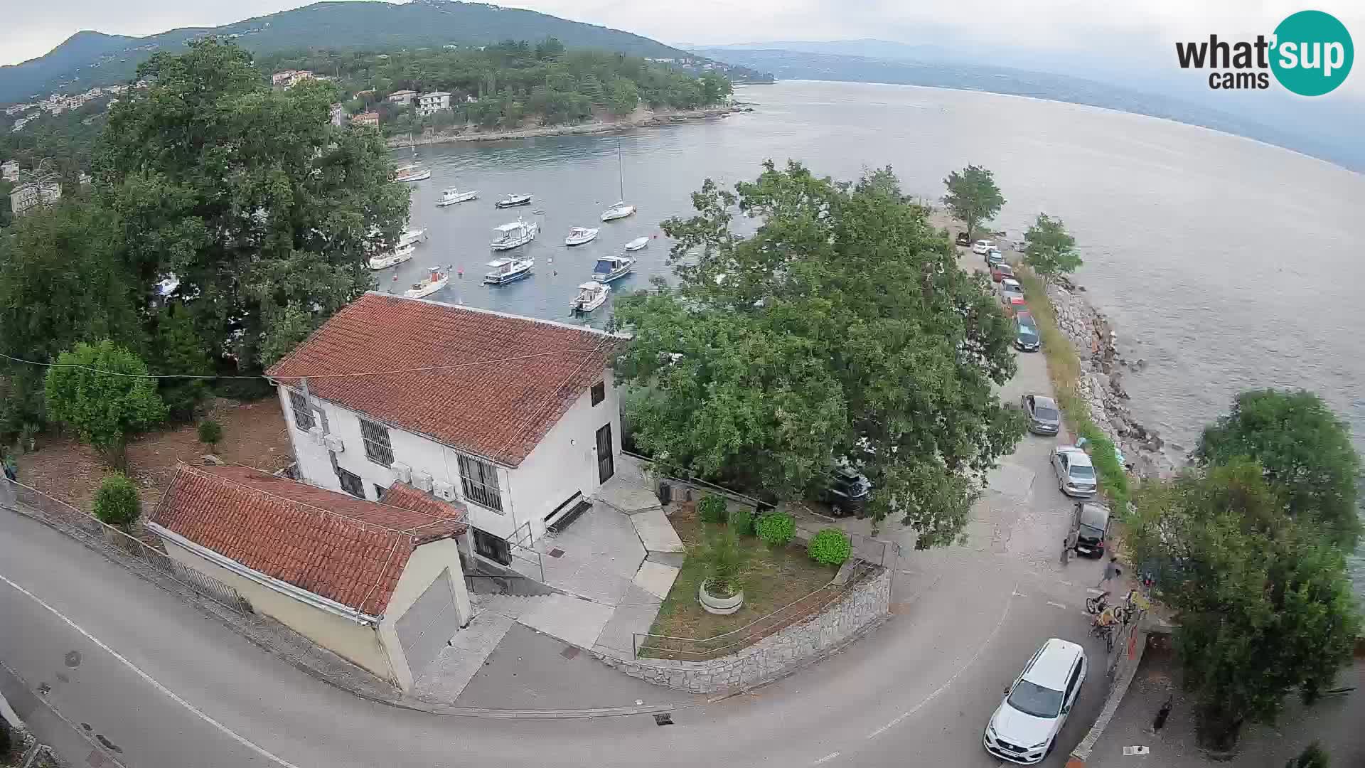 Spletna kamera pristanišče Ika – Pogled v živo na pristanišče in luči Opatije
