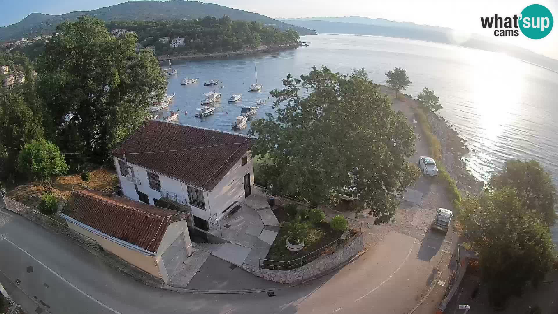 Web kamera luka Ika – Pogled uživo na luku i svjetla Opatije