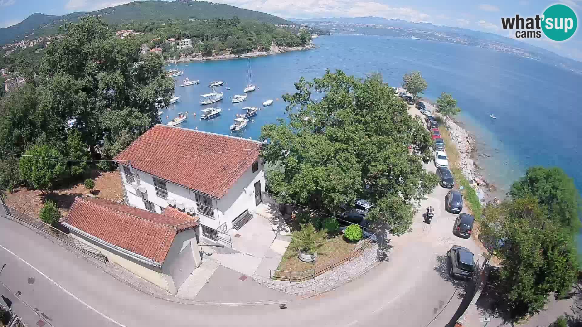 Spletna kamera pristanišče Ika – Pogled v živo na pristanišče in luči Opatije