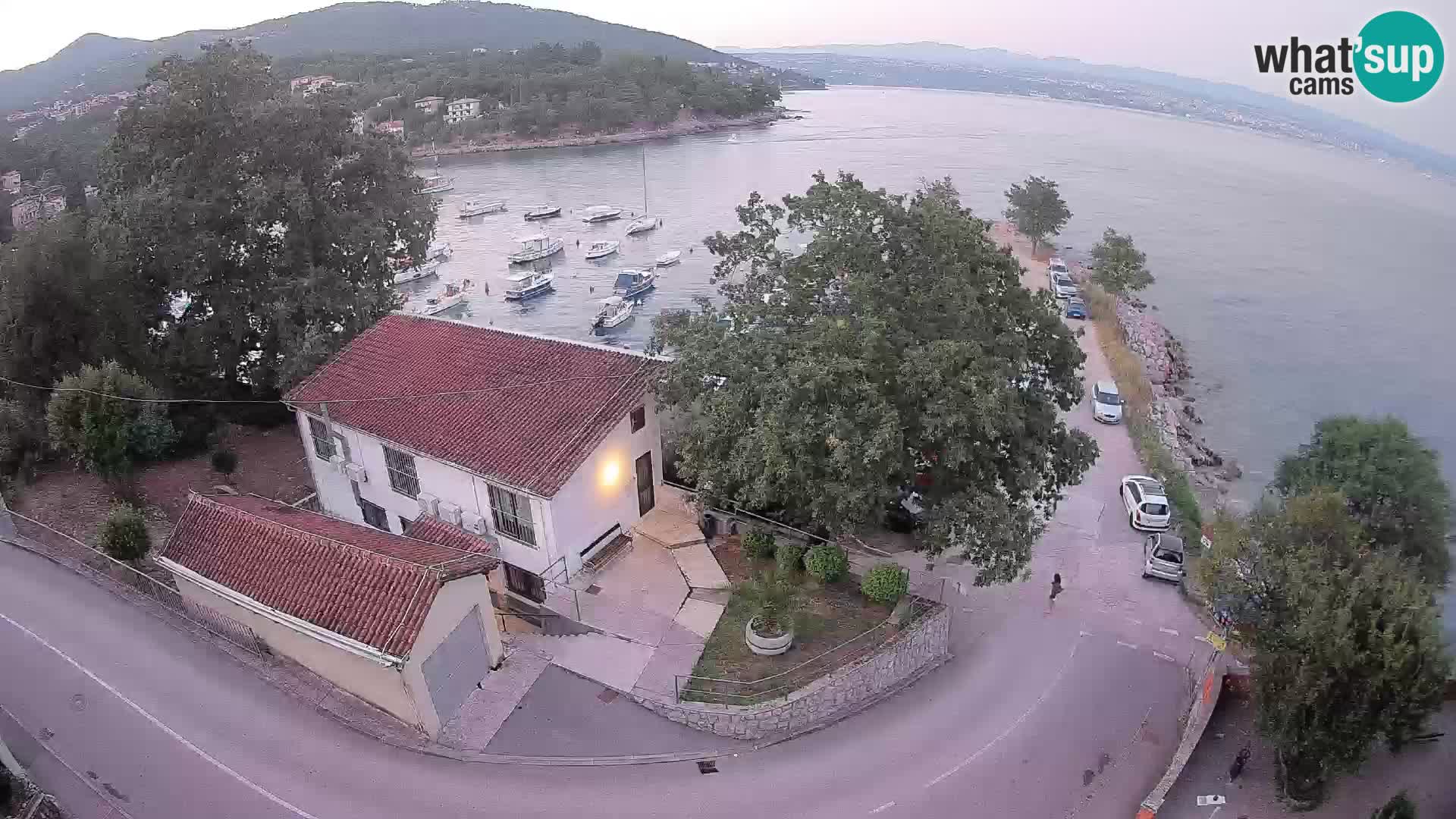Spletna kamera pristanišče Ika – Pogled v živo na pristanišče in luči Opatije
