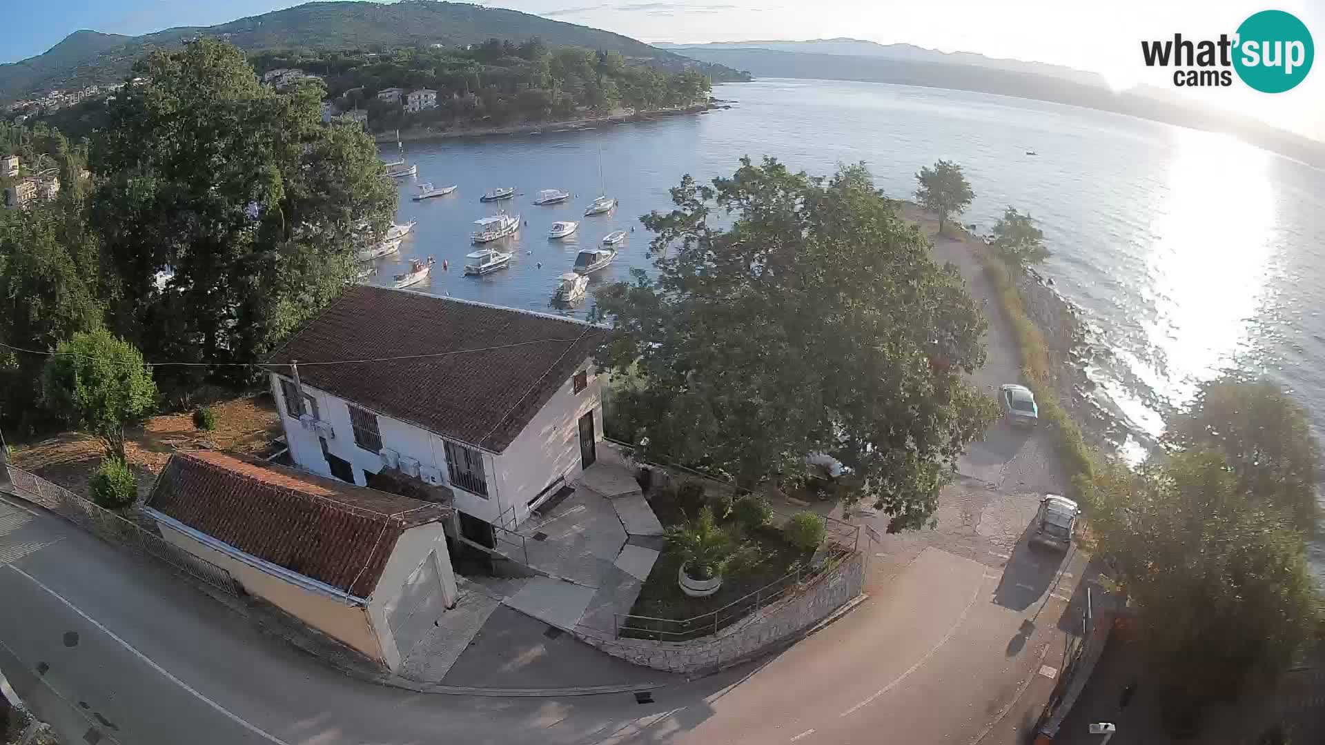Spletna kamera pristanišče Ika – Pogled v živo na pristanišče in luči Opatije