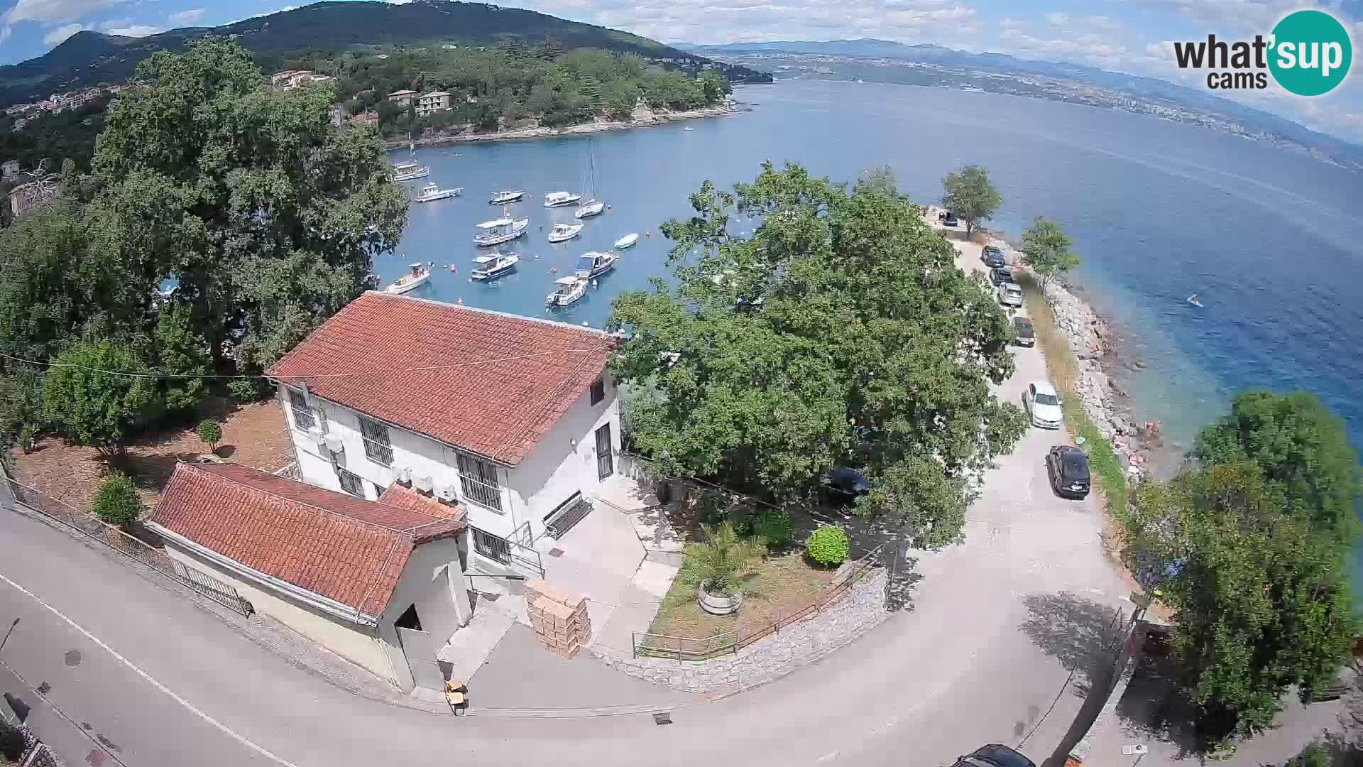 Spletna kamera pristanišče Ika – Pogled v živo na pristanišče in luči Opatije