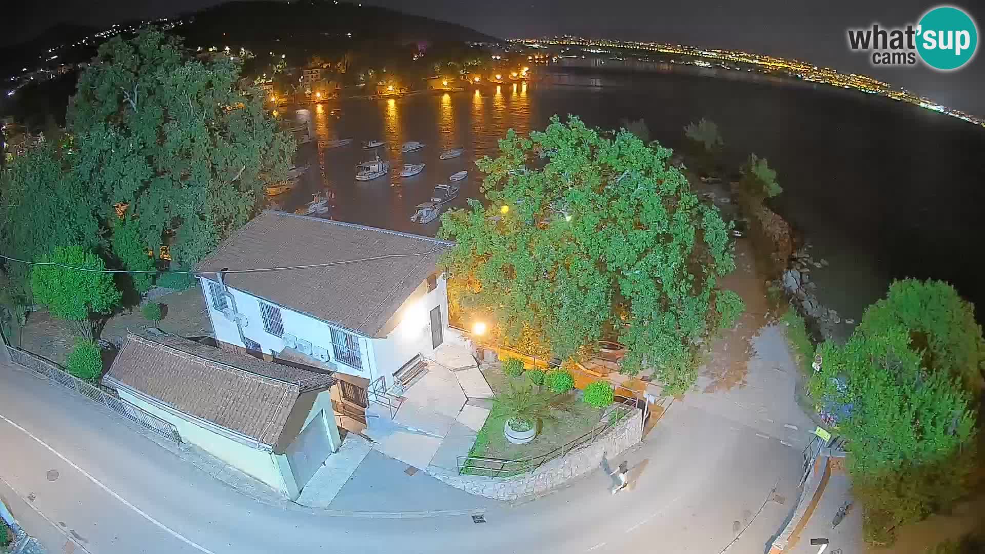 Spletna kamera pristanišče Ika – Pogled v živo na pristanišče in luči Opatije