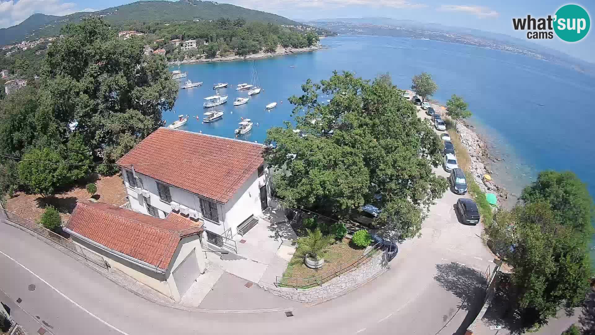 Spletna kamera pristanišče Ika – Pogled v živo na pristanišče in luči Opatije