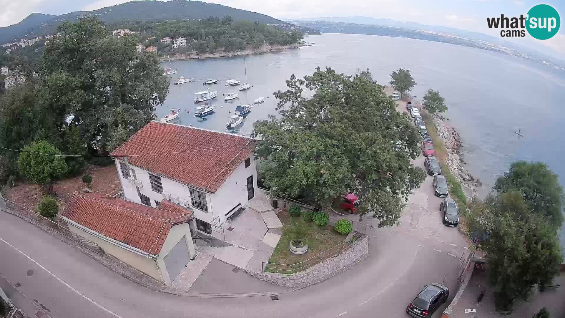 Spletna kamera pristanišče Ika – Pogled v živo na pristanišče in luči Opatije