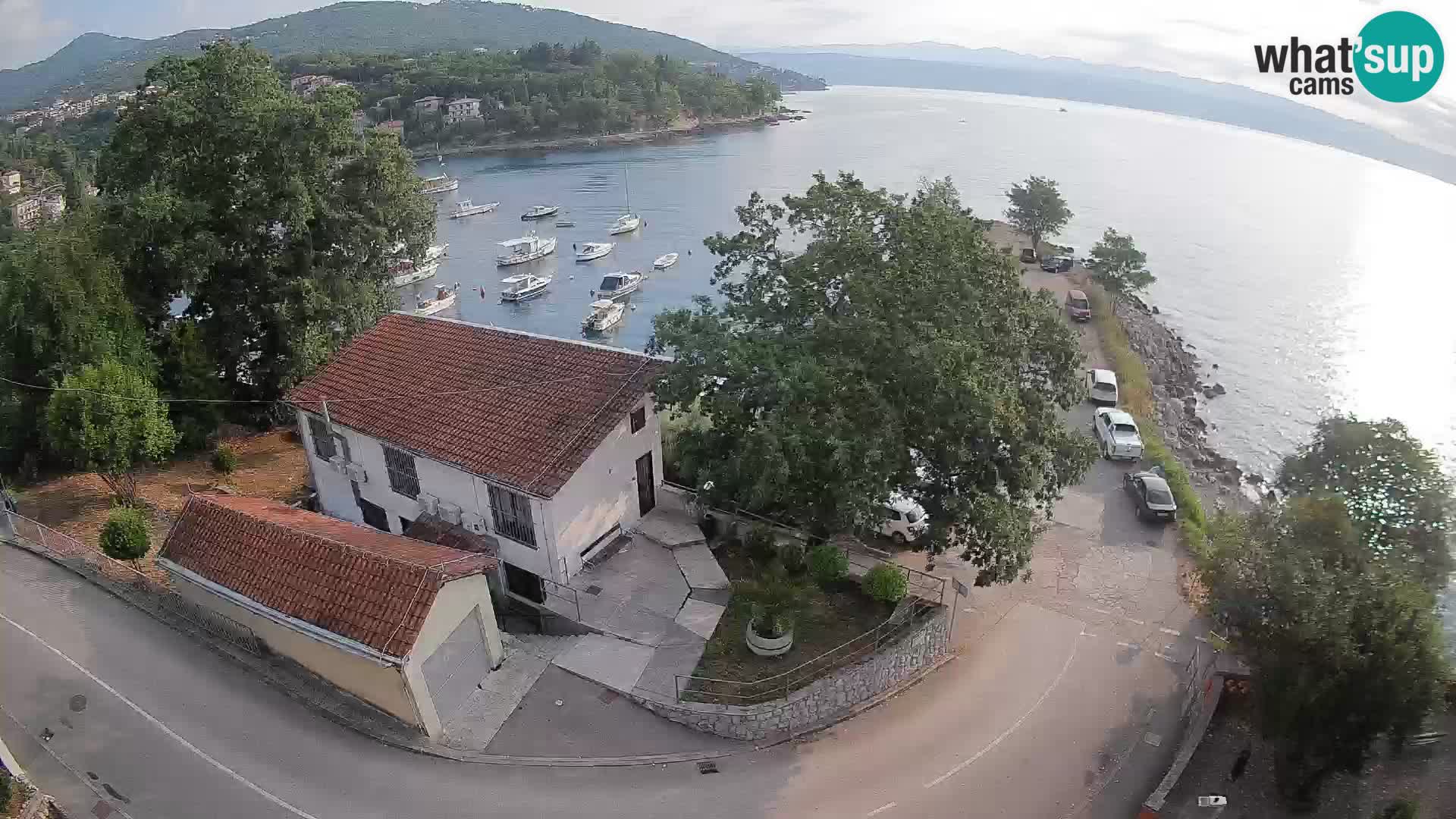 Spletna kamera pristanišče Ika – Pogled v živo na pristanišče in luči Opatije