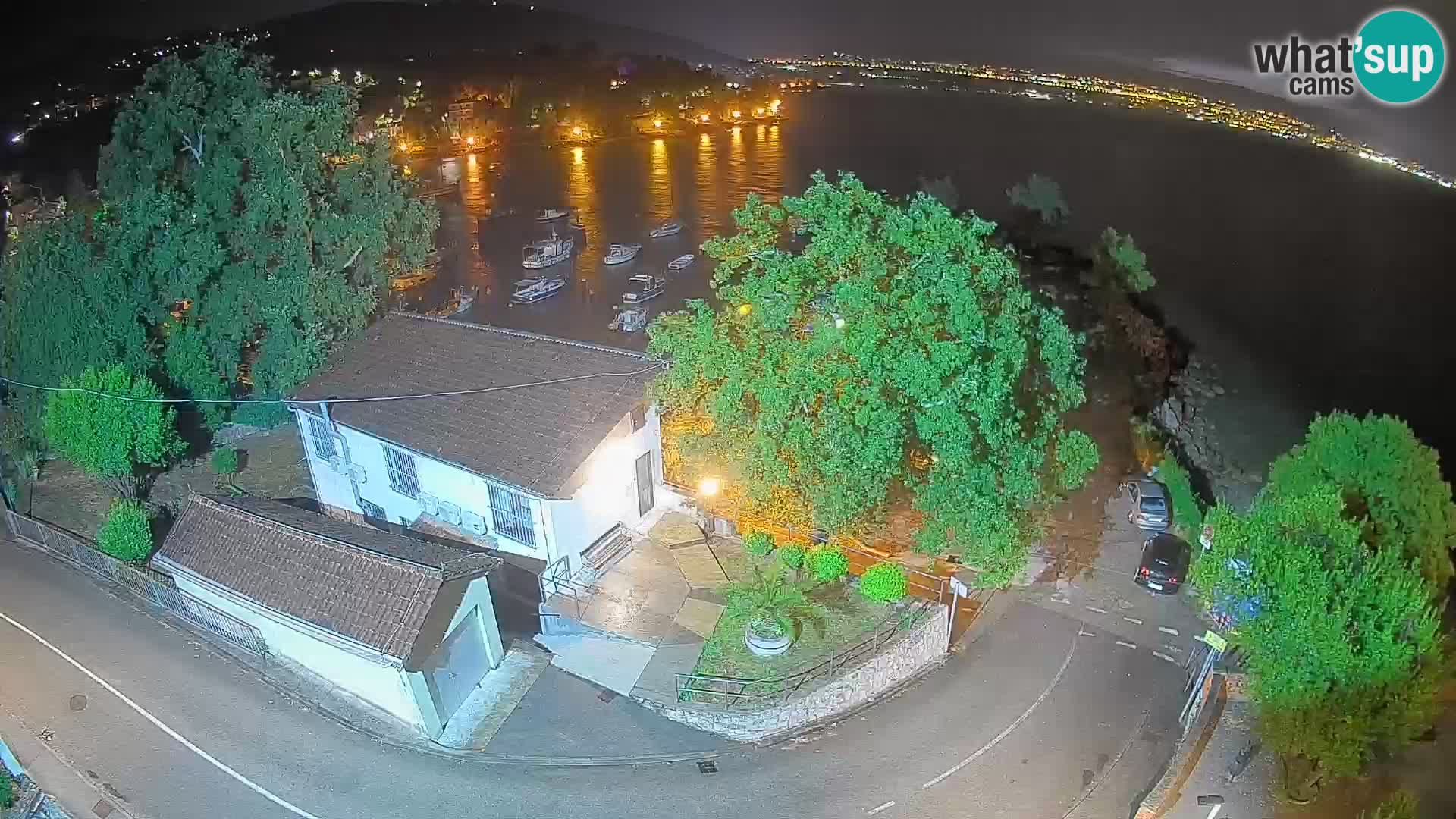 Spletna kamera pristanišče Ika – Pogled v živo na pristanišče in luči Opatije