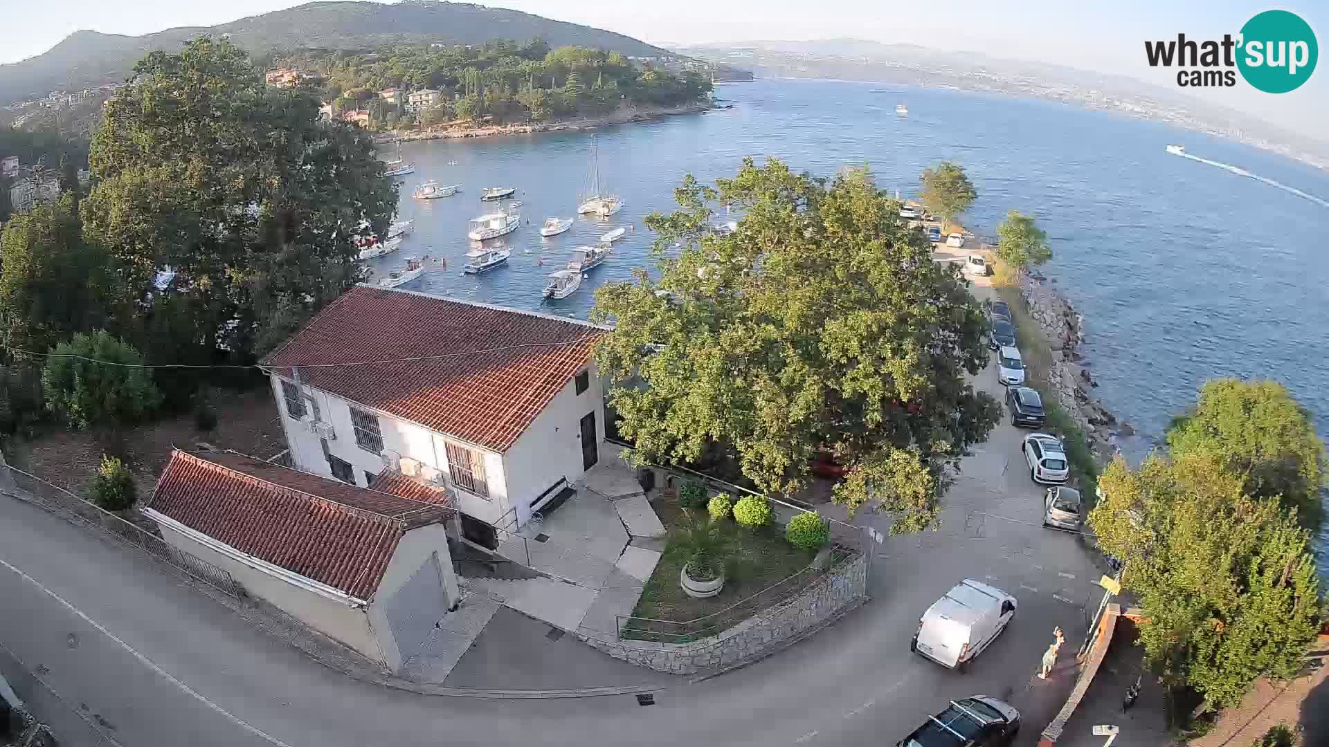 Spletna kamera pristanišče Ika – Pogled v živo na pristanišče in luči Opatije