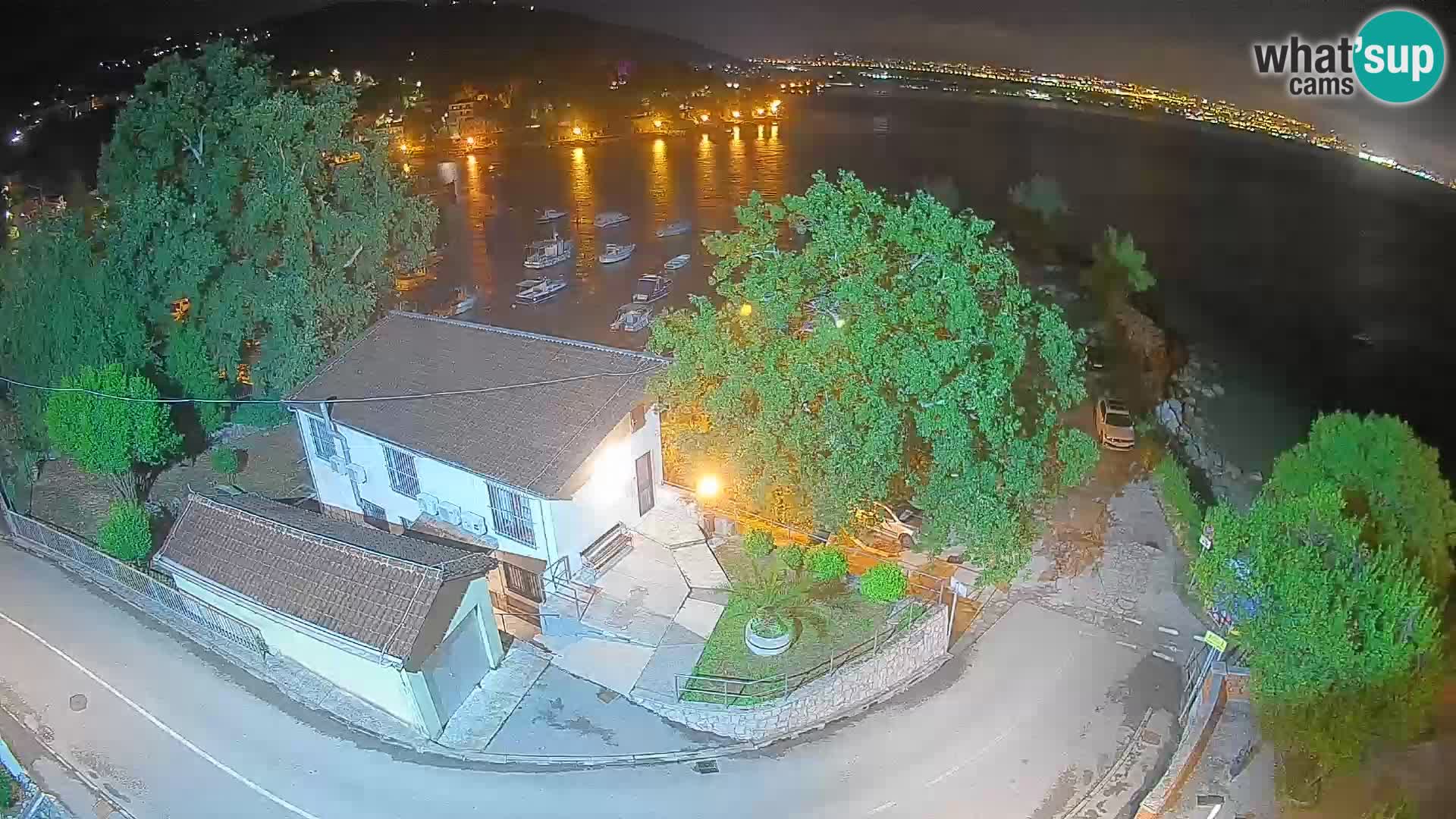 Web kamera luka Ika – Pogled uživo na luku i svjetla Opatije