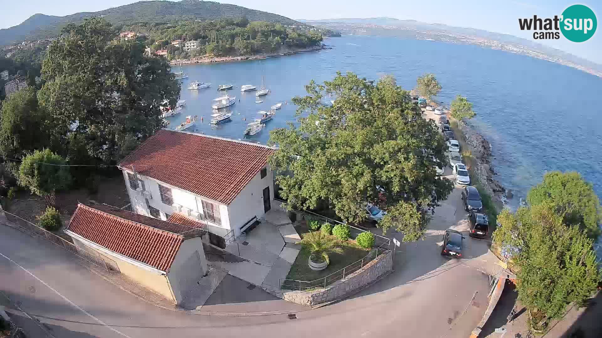 Spletna kamera pristanišče Ika – Pogled v živo na pristanišče in luči Opatije