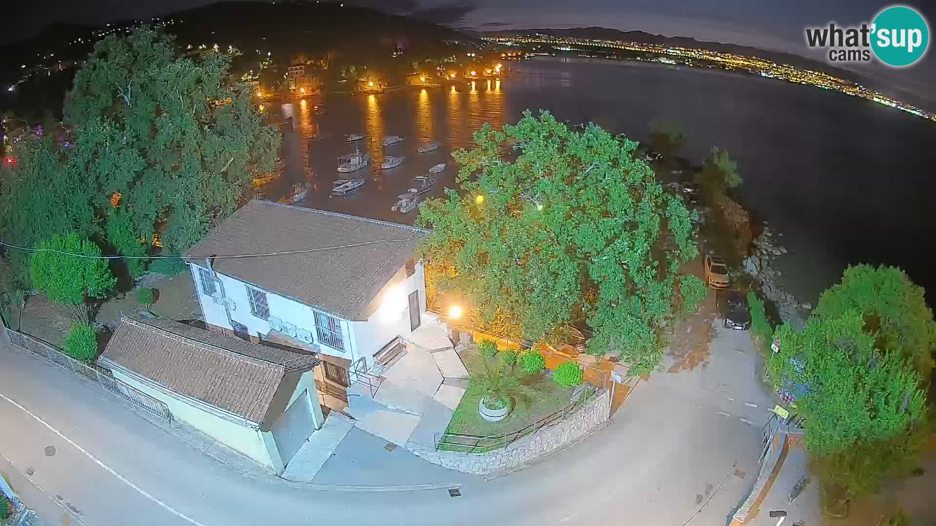 Spletna kamera pristanišče Ika – Pogled v živo na pristanišče in luči Opatije