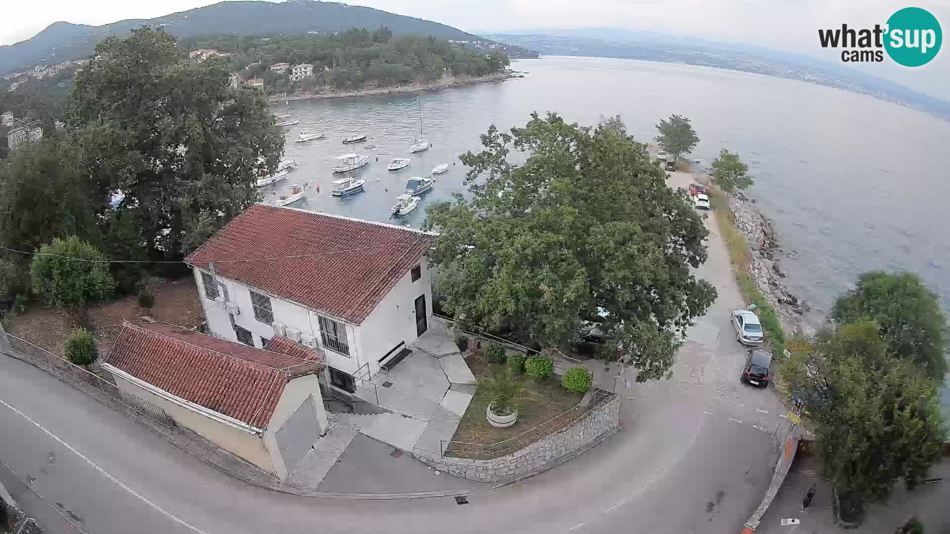 Spletna kamera pristanišče Ika – Pogled v živo na pristanišče in luči Opatije