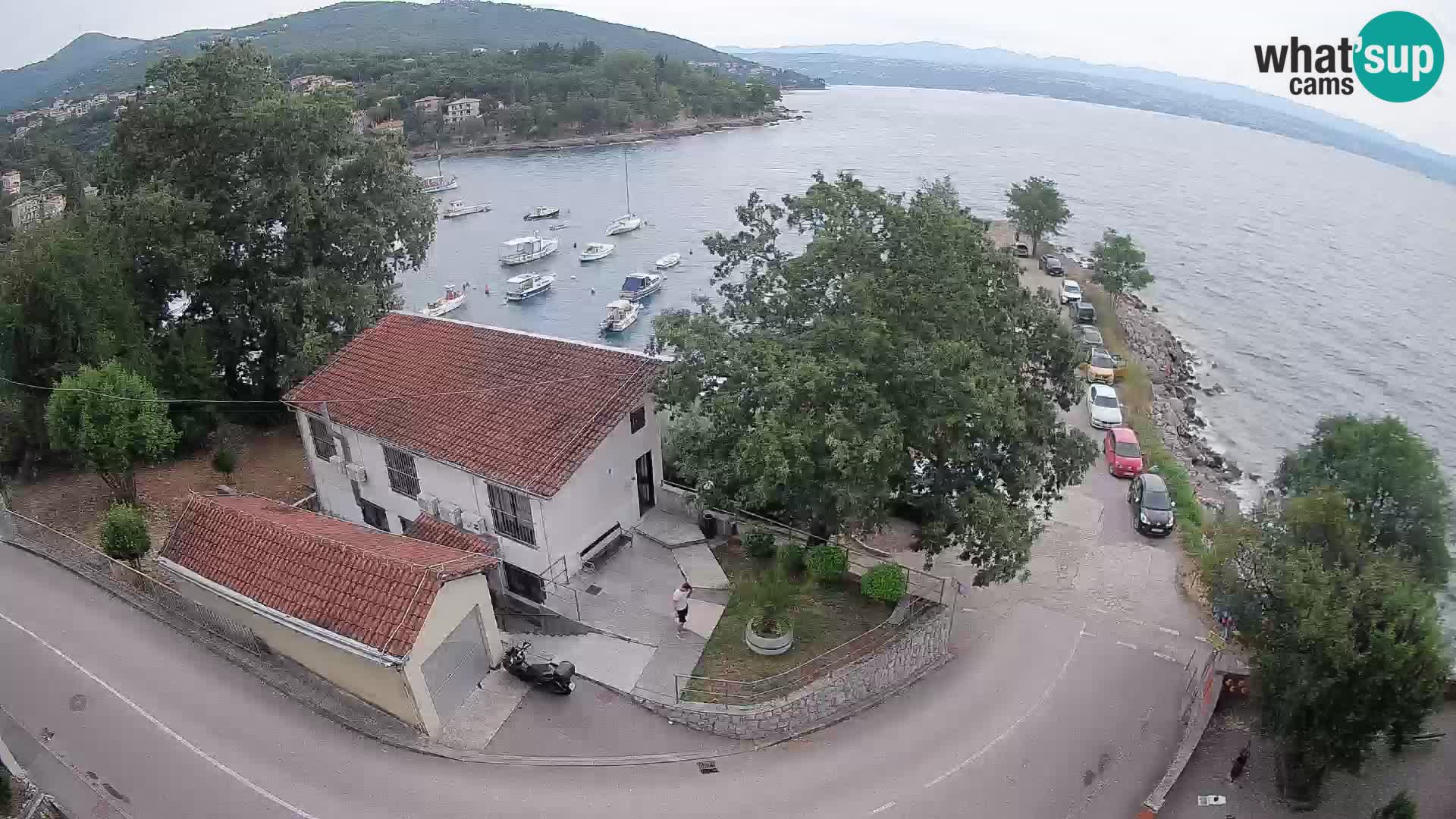 Spletna kamera pristanišče Ika – Pogled v živo na pristanišče in luči Opatije