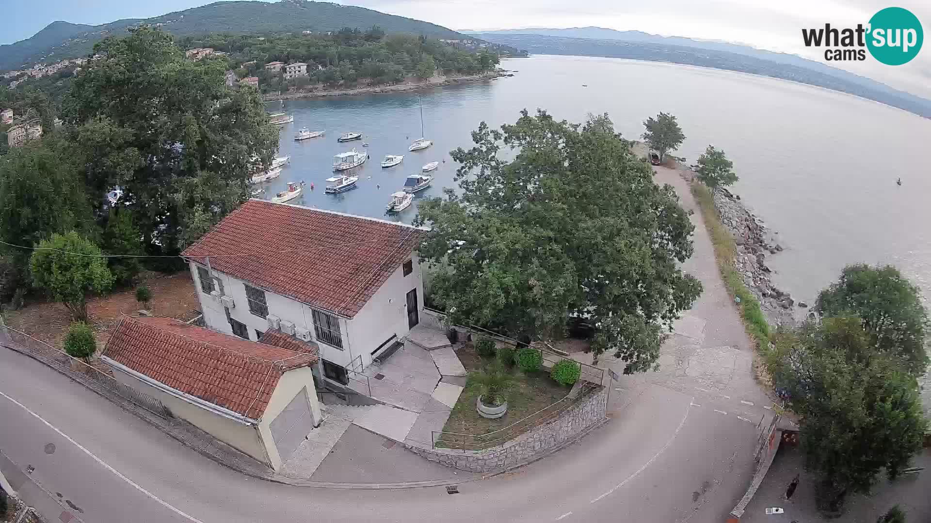Spletna kamera pristanišče Ika – Pogled v živo na pristanišče in luči Opatije