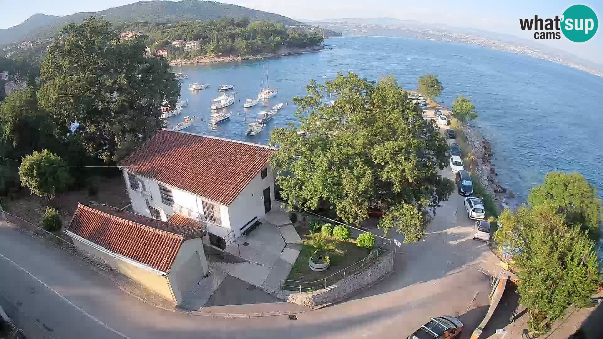 Spletna kamera pristanišče Ika – Pogled v živo na pristanišče in luči Opatije