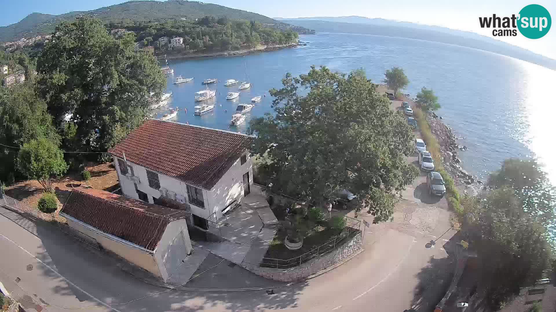 Spletna kamera pristanišče Ika – Pogled v živo na pristanišče in luči Opatije