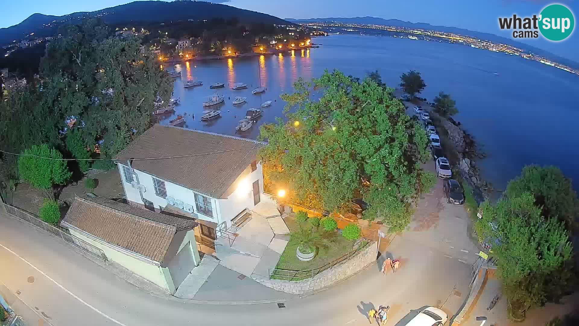 Spletna kamera pristanišče Ika – Pogled v živo na pristanišče in luči Opatije