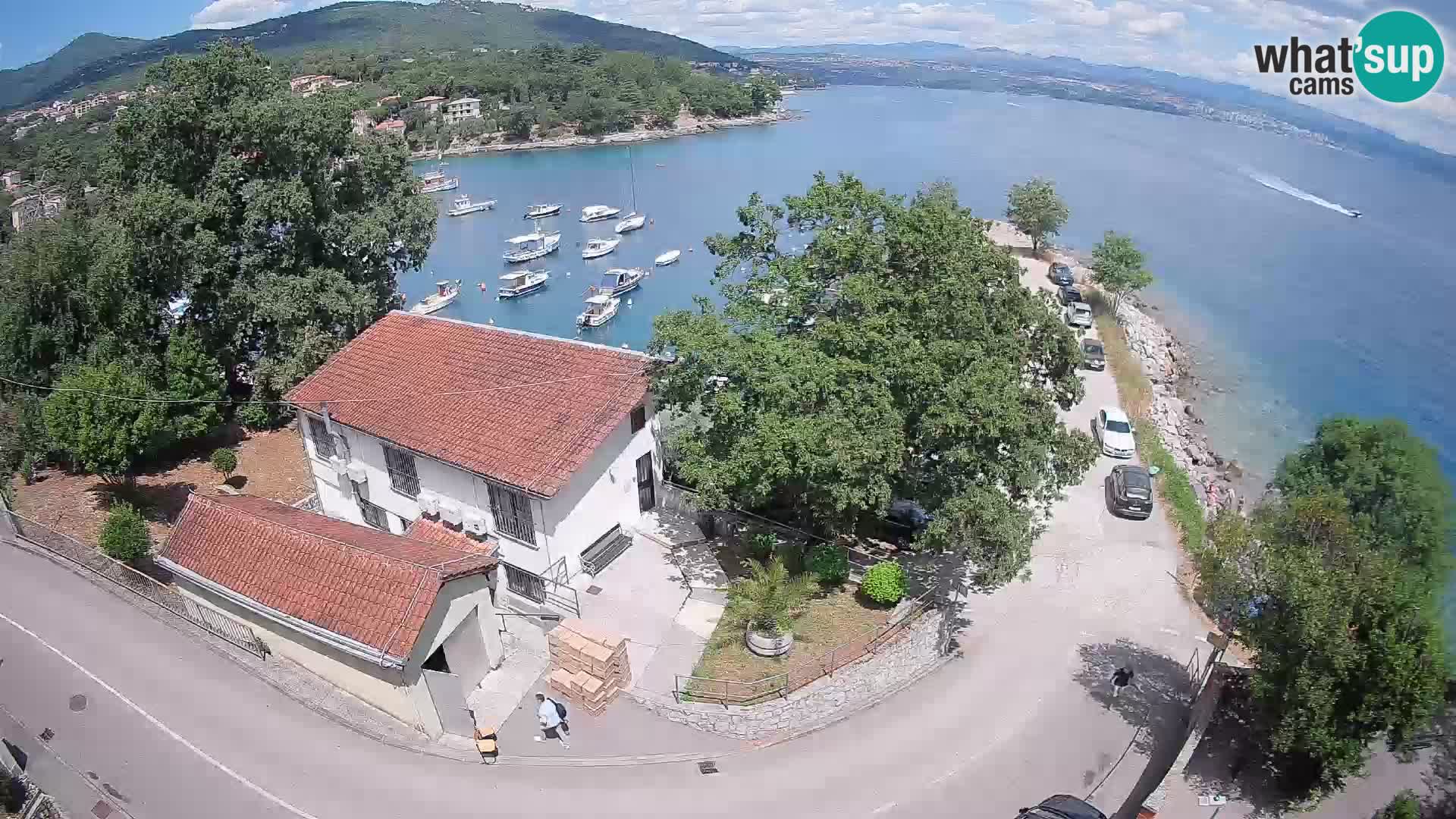 Spletna kamera pristanišče Ika – Pogled v živo na pristanišče in luči Opatije
