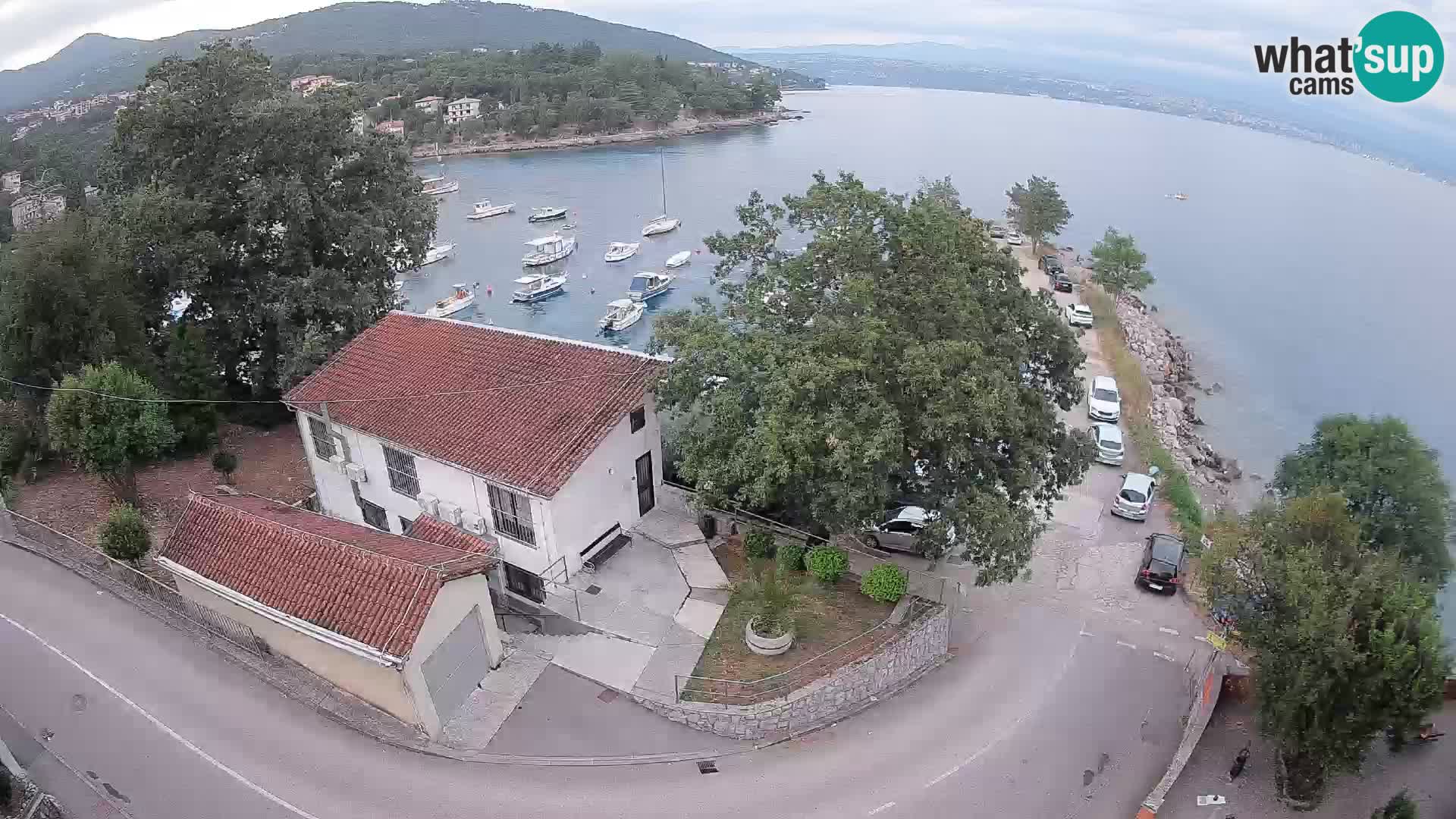 Web kamera luka Ika – Pogled uživo na luku i svjetla Opatije