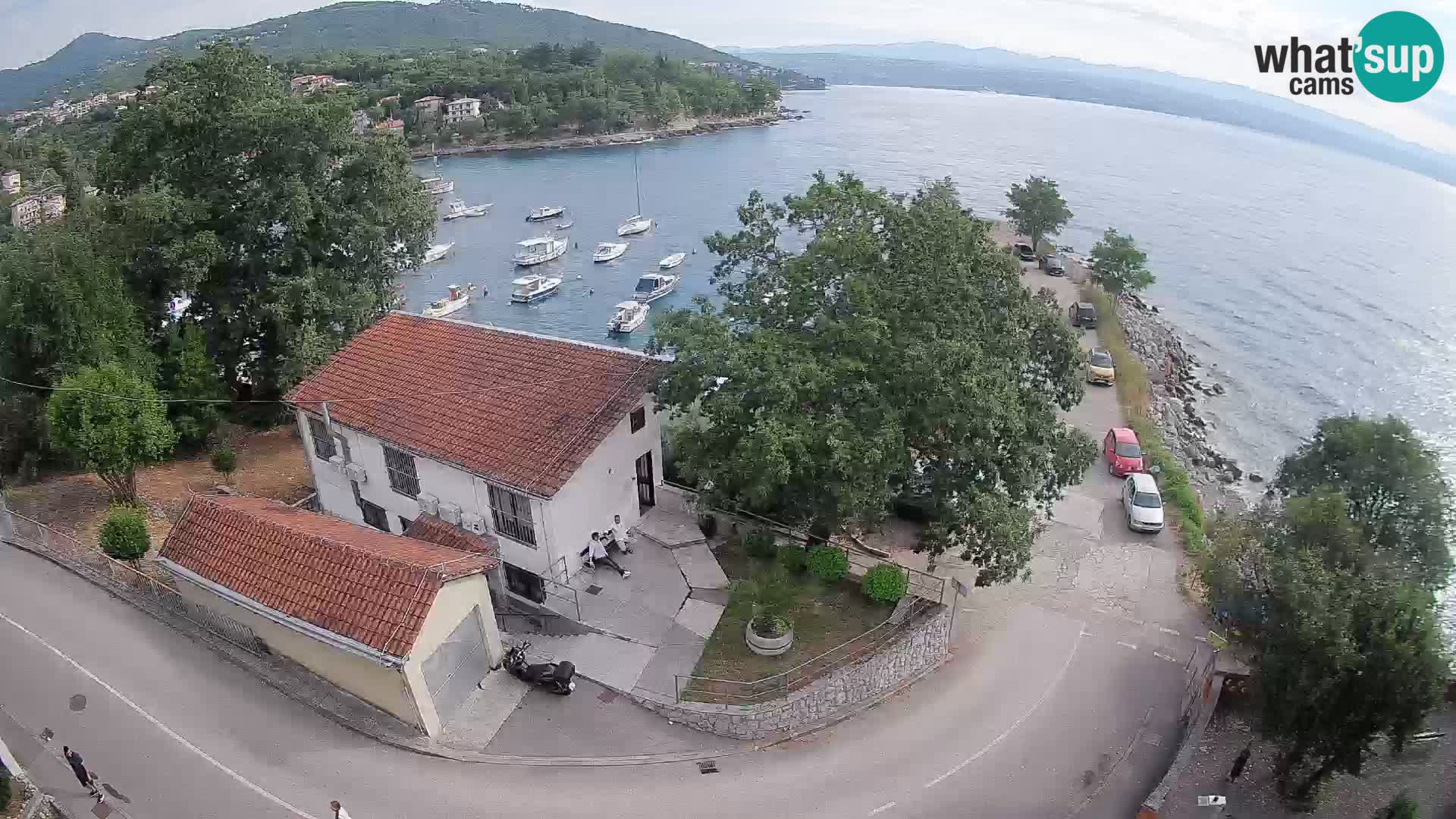 Spletna kamera pristanišče Ika – Pogled v živo na pristanišče in luči Opatije