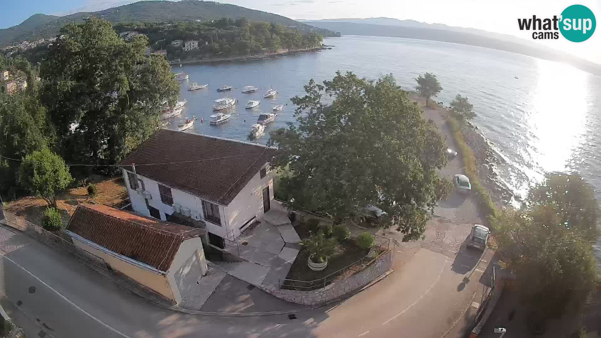 Spletna kamera pristanišče Ika – Pogled v živo na pristanišče in luči Opatije