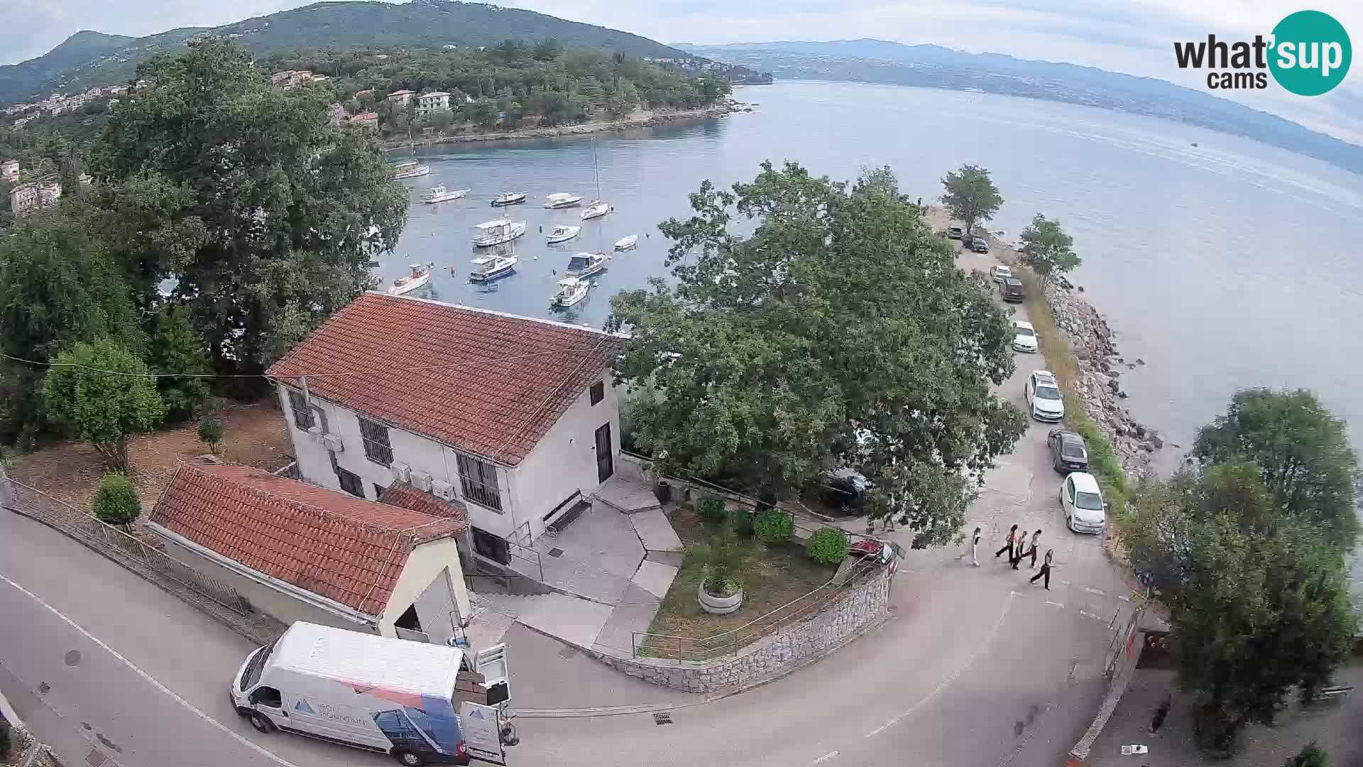 Spletna kamera pristanišče Ika – Pogled v živo na pristanišče in luči Opatije