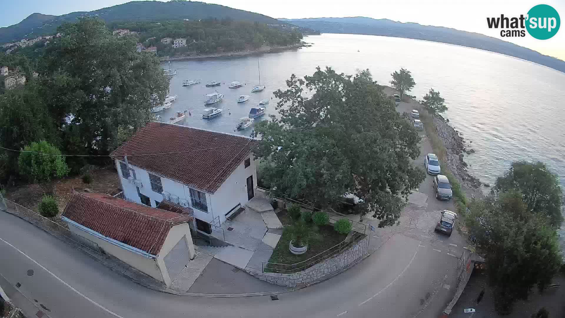 Web kamera luka Ika – Pogled uživo na luku i svjetla Opatije