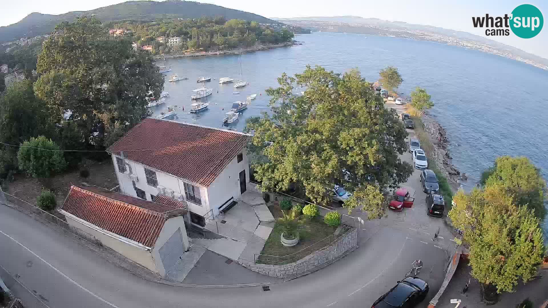 Web kamera luka Ika – Pogled uživo na luku i svjetla Opatije