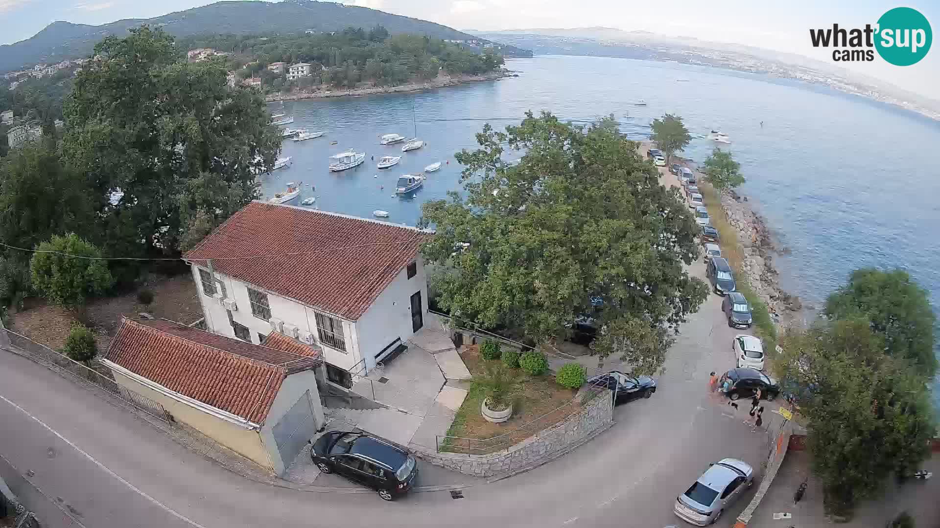 Spletna kamera pristanišče Ika – Pogled v živo na pristanišče in luči Opatije