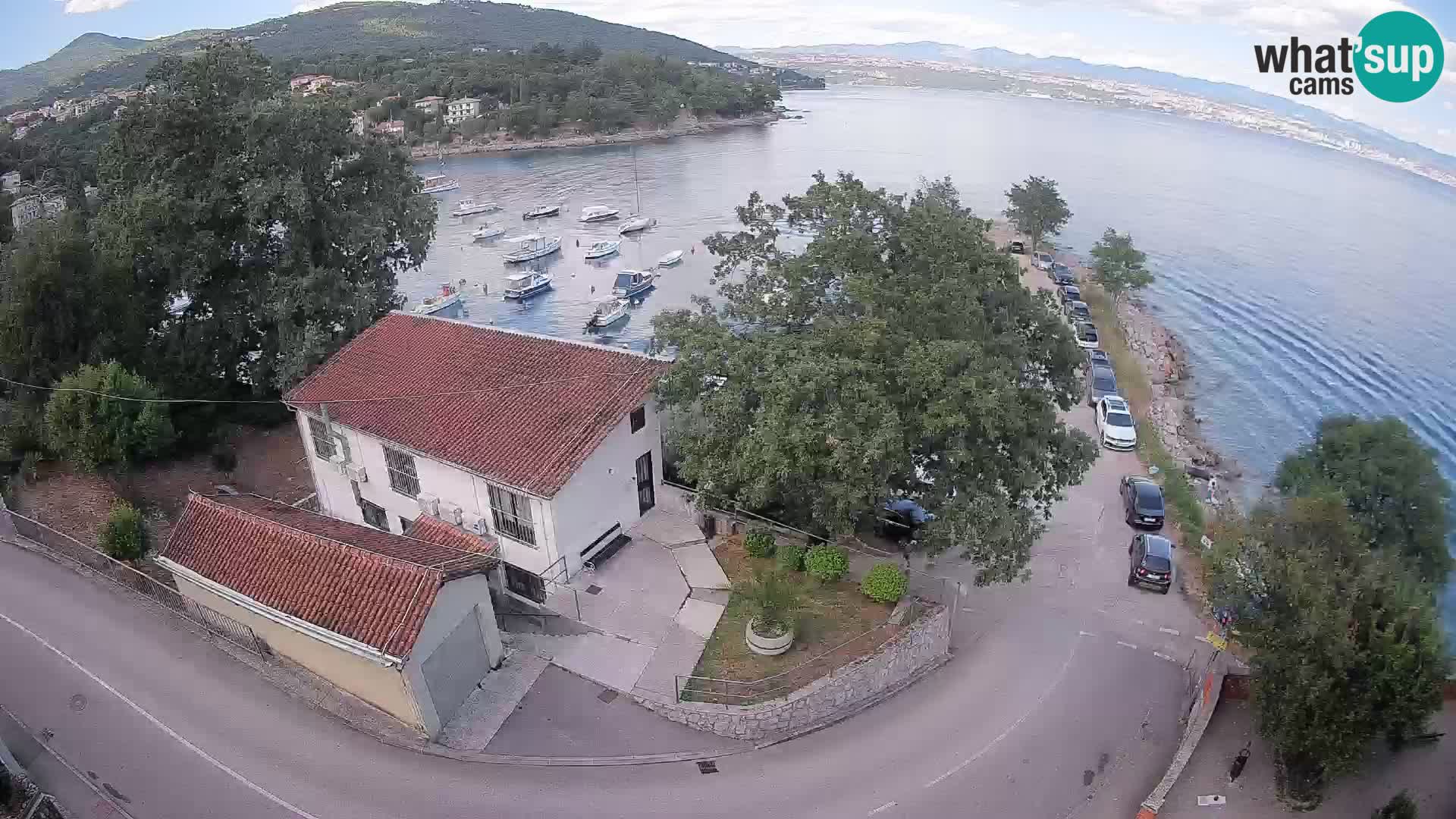 Web kamera luka Ika – Pogled uživo na luku i svjetla Opatije