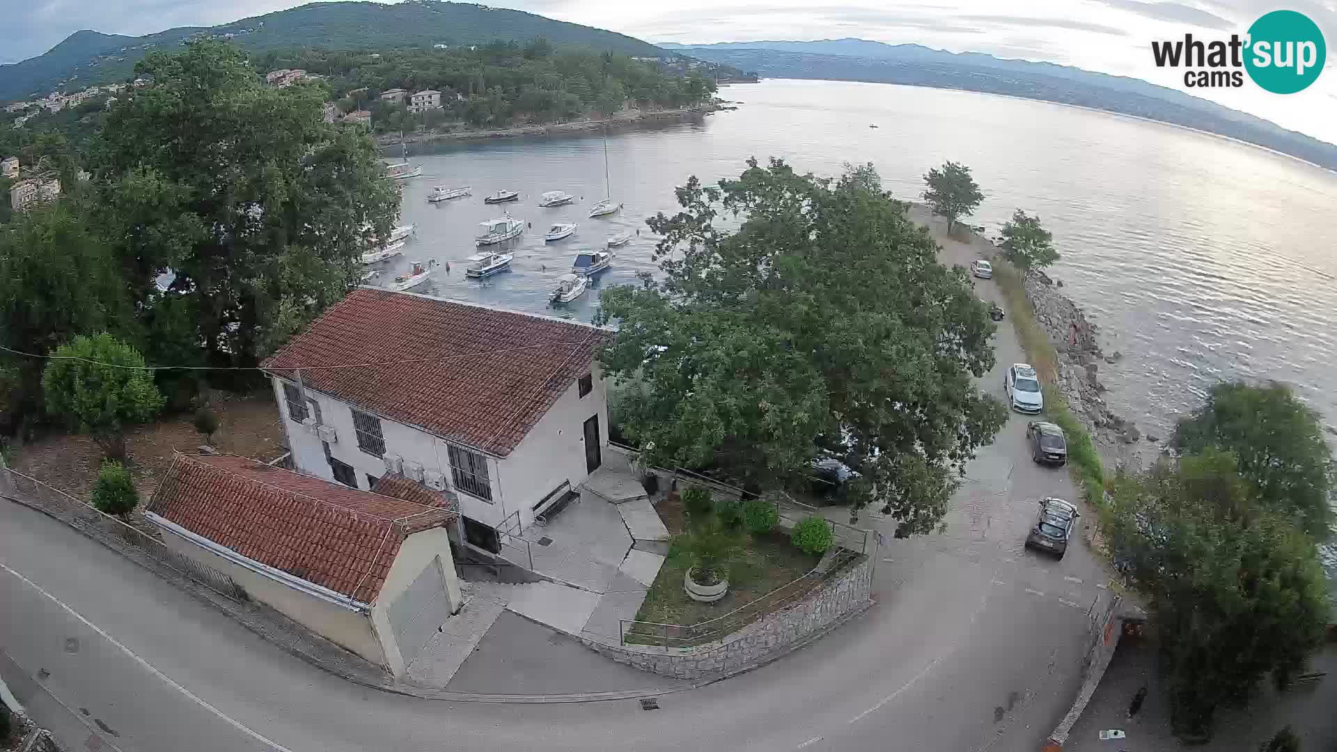 Spletna kamera pristanišče Ika – Pogled v živo na pristanišče in luči Opatije