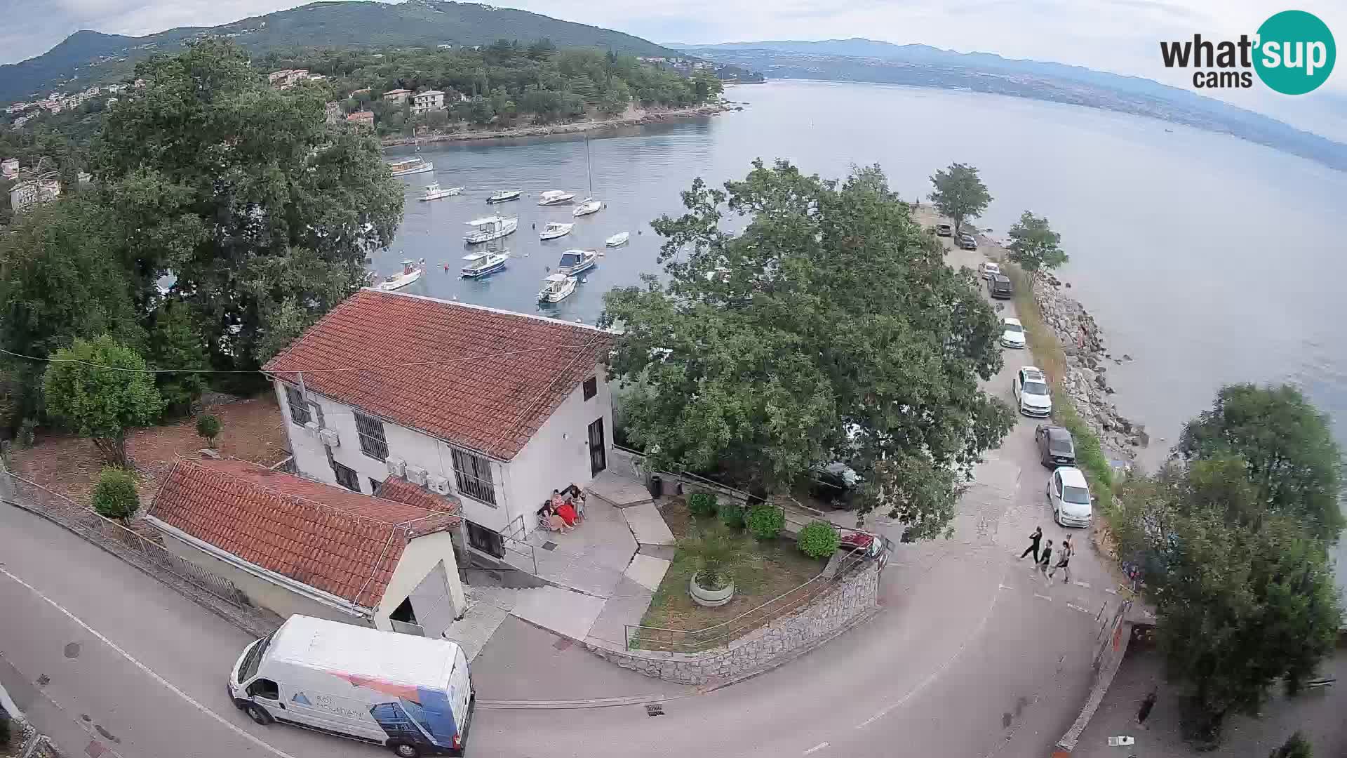 Spletna kamera pristanišče Ika – Pogled v živo na pristanišče in luči Opatije