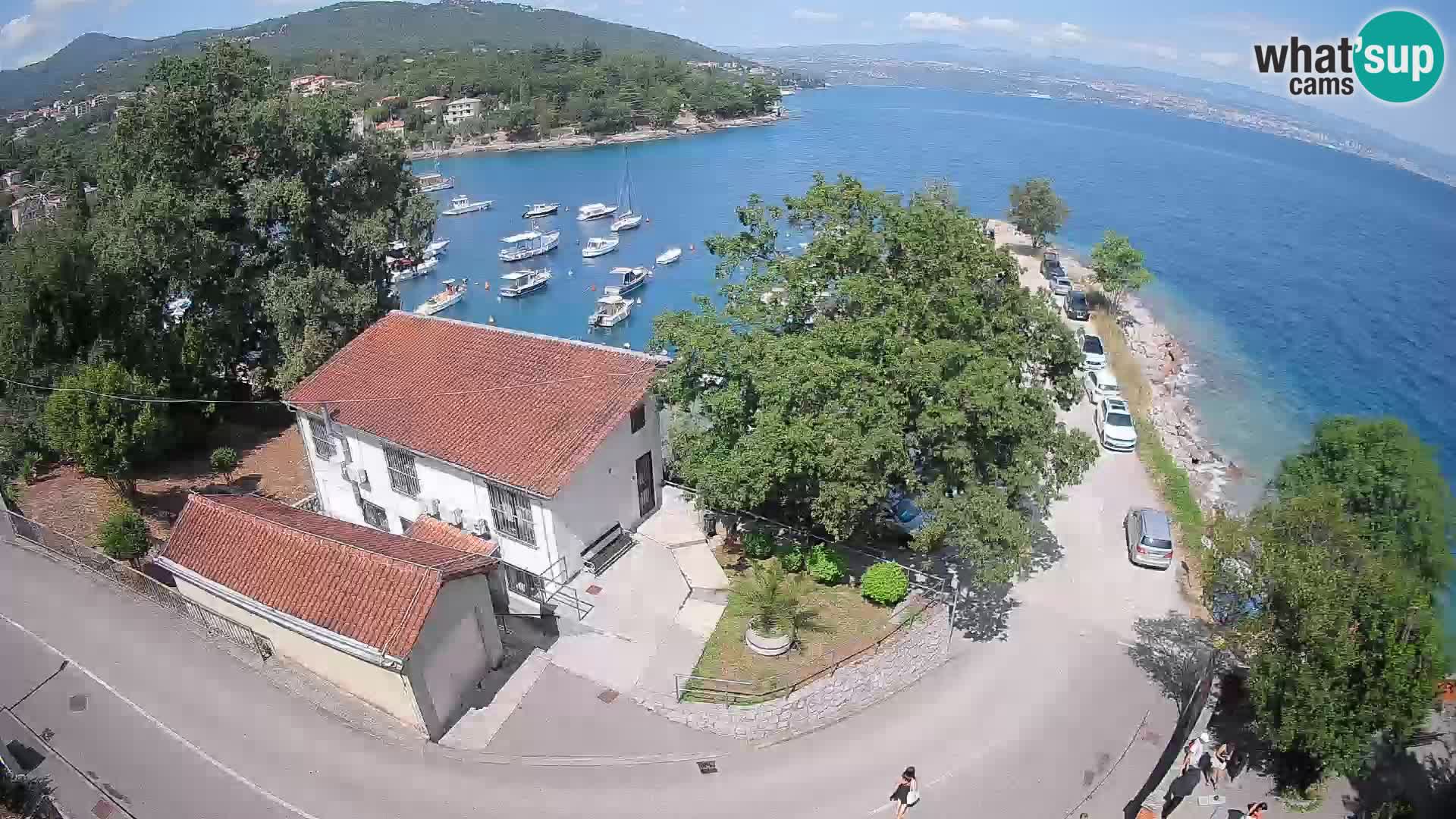 Spletna kamera pristanišče Ika – Pogled v živo na pristanišče in luči Opatije