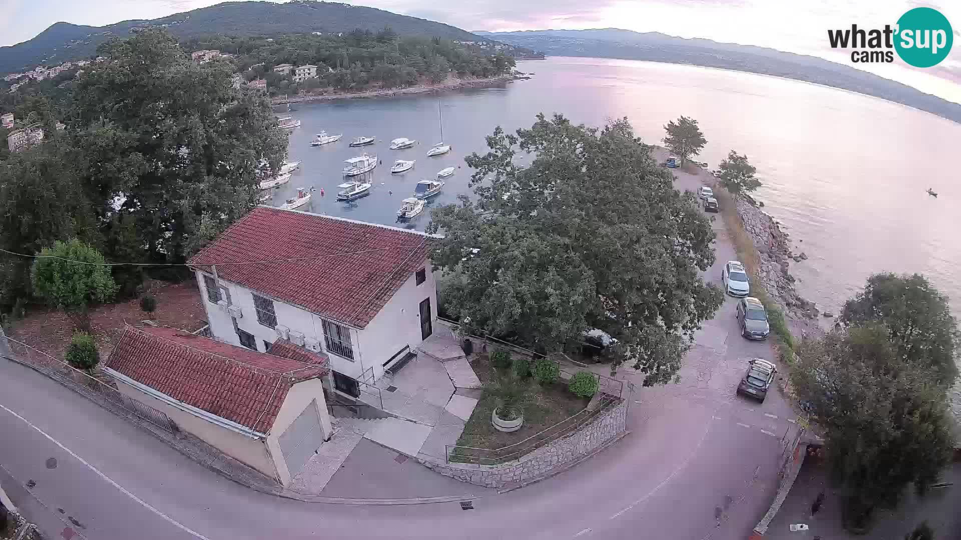 Web kamera luka Ika – Pogled uživo na luku i svjetla Opatije