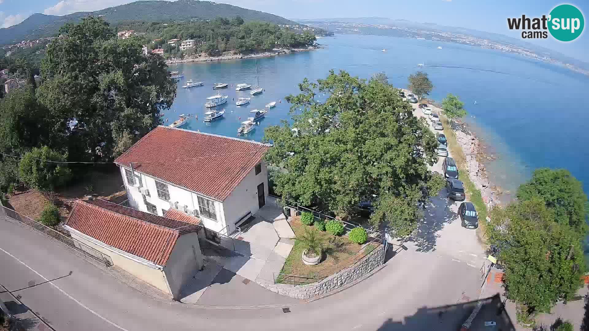 Spletna kamera pristanišče Ika – Pogled v živo na pristanišče in luči Opatije
