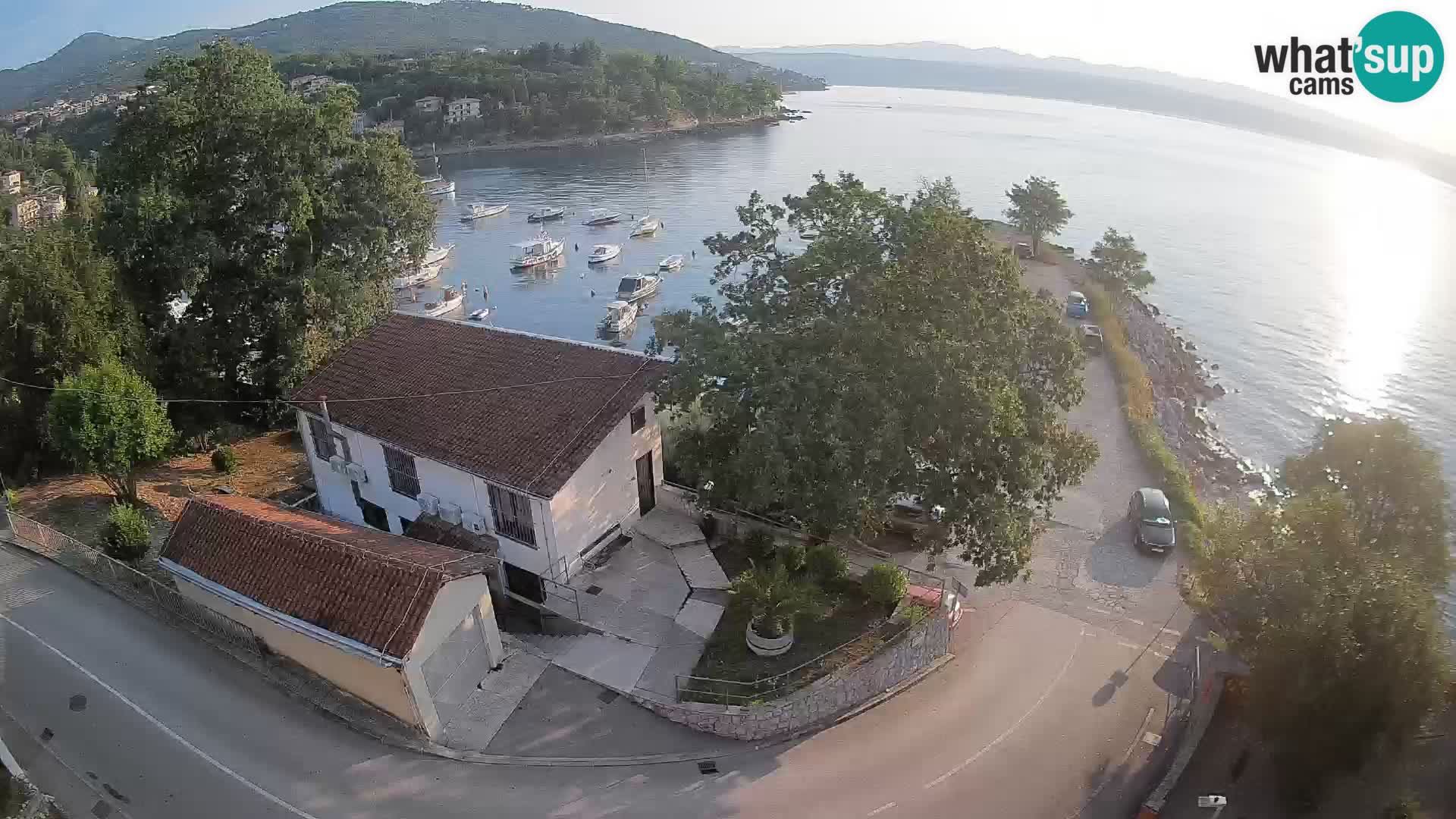 Web kamera luka Ika – Pogled uživo na luku i svjetla Opatije