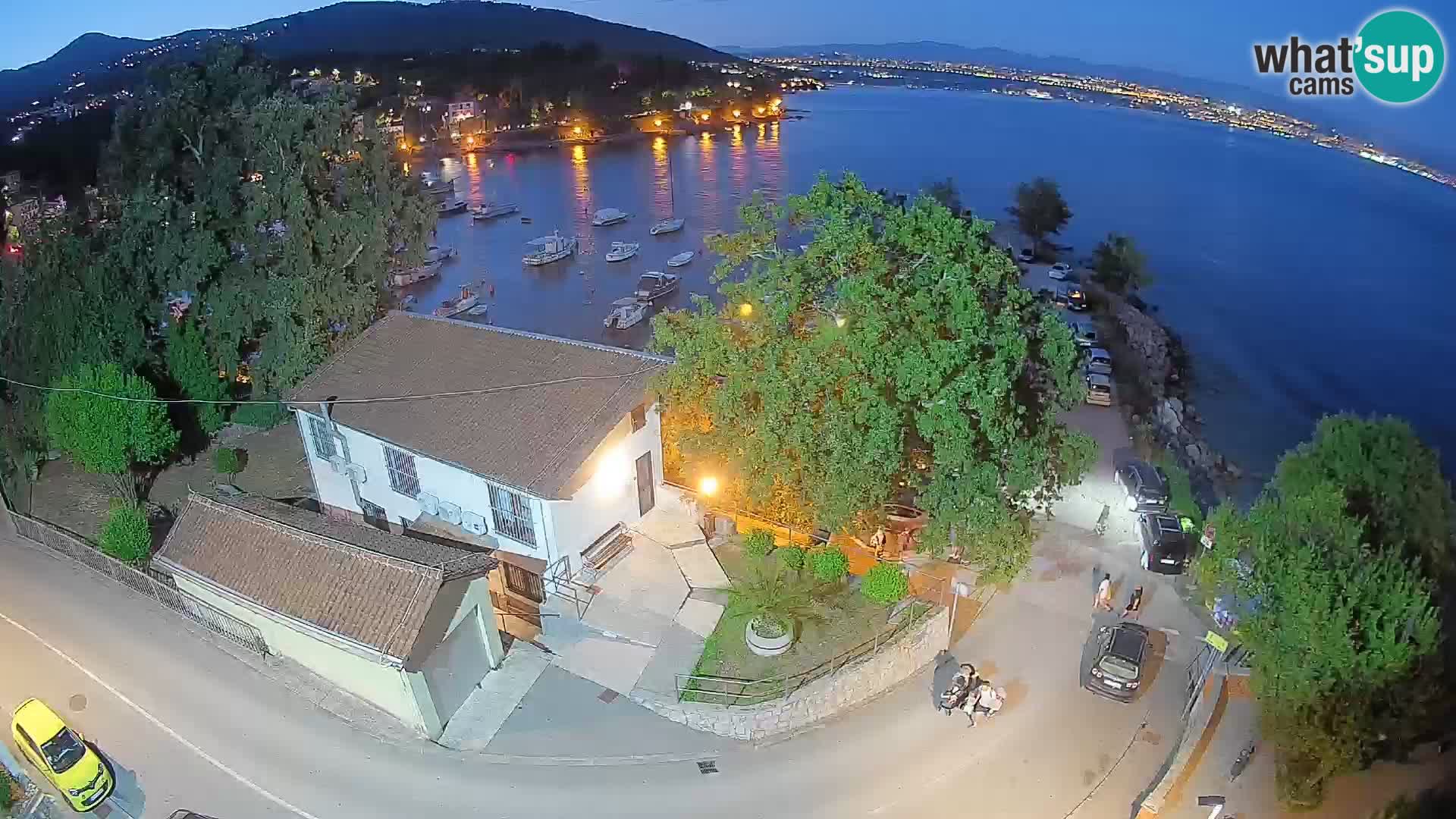 Spletna kamera pristanišče Ika – Pogled v živo na pristanišče in luči Opatije