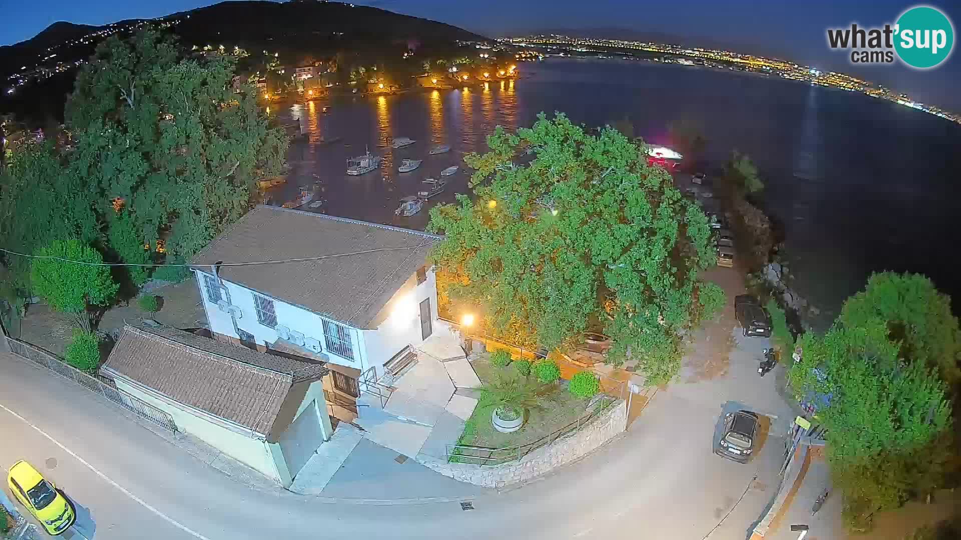 Spletna kamera pristanišče Ika – Pogled v živo na pristanišče in luči Opatije
